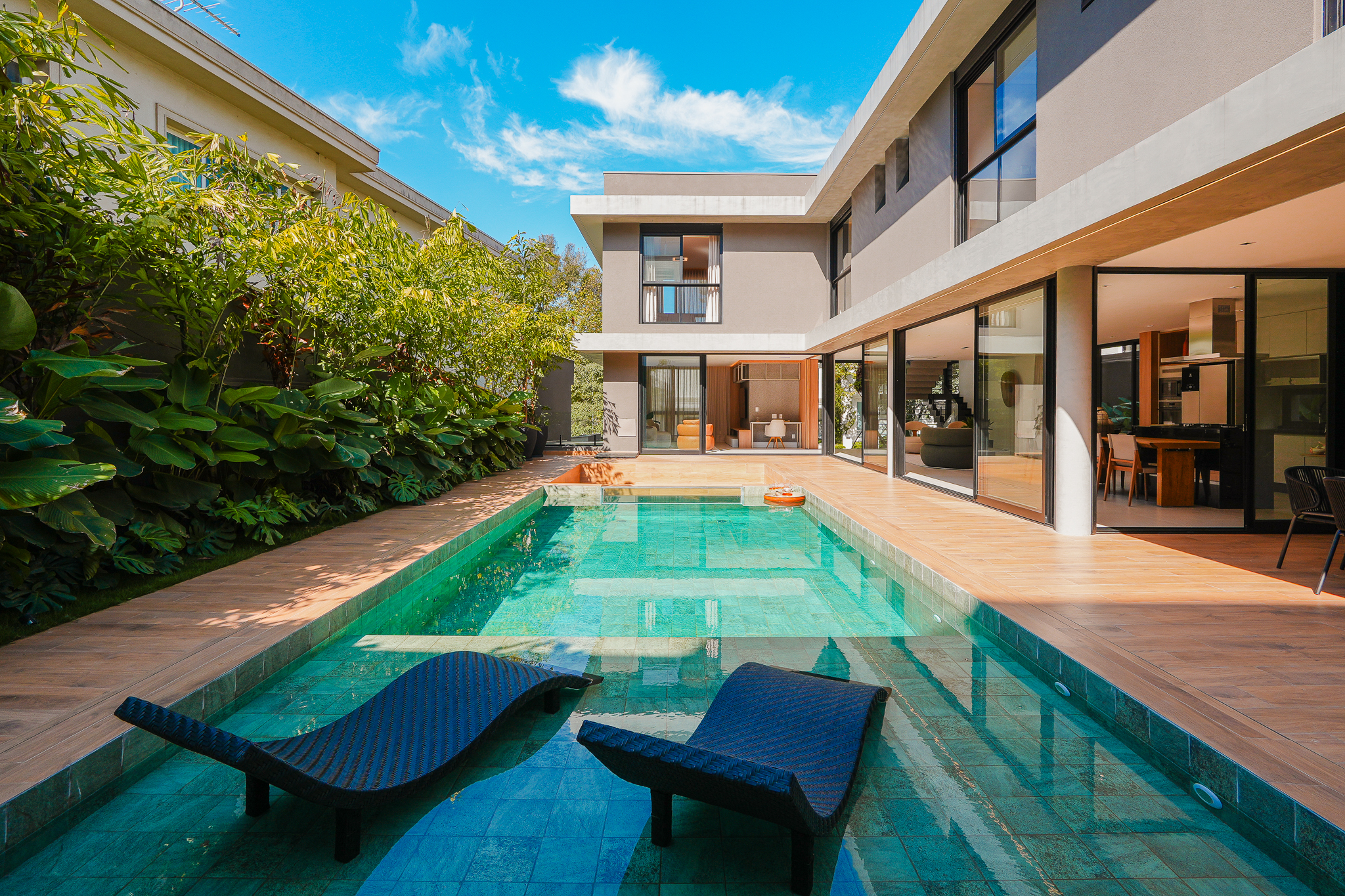 Casa Nova à Venda no Gênesis I | Projeto Contemporâneo, 4 Suítes e Área de Lazer Completa
