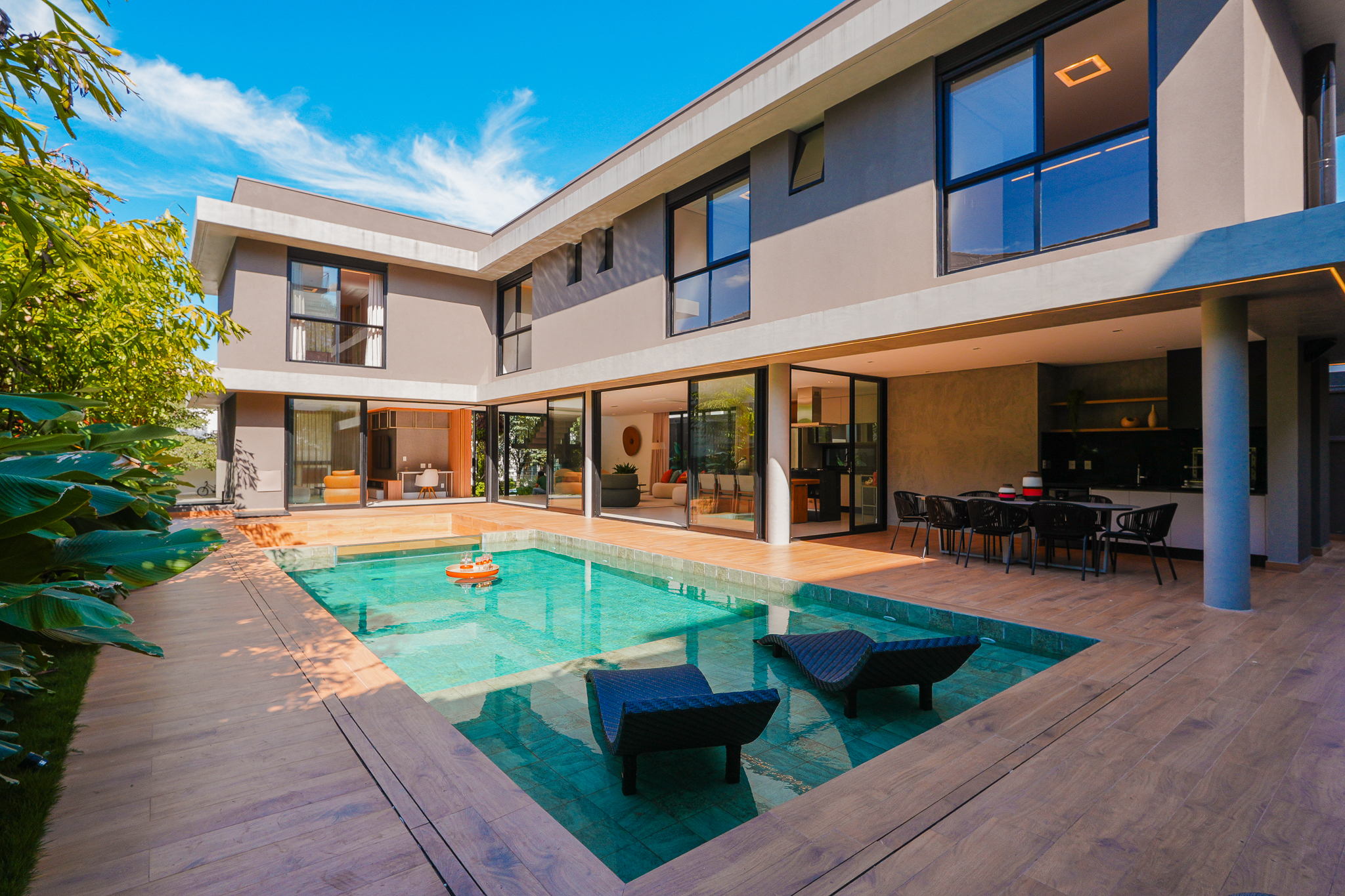 Casa Nova à Venda no Gênesis I | Projeto Contemporâneo, 4 Suítes e Área de Lazer Completa
