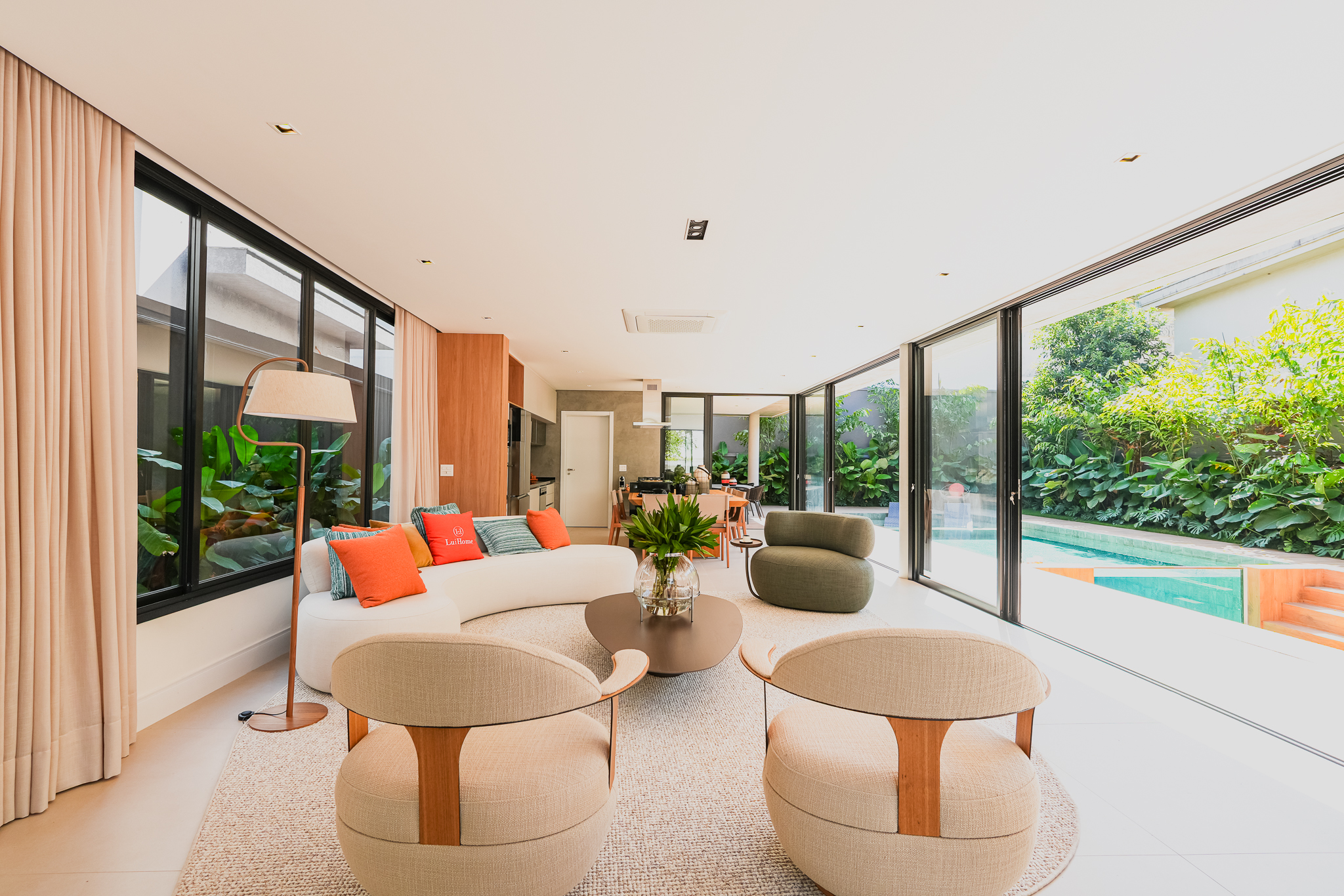 Casa Nova à Venda no Gênesis I | Projeto Contemporâneo, 4 Suítes e Área de Lazer Completa