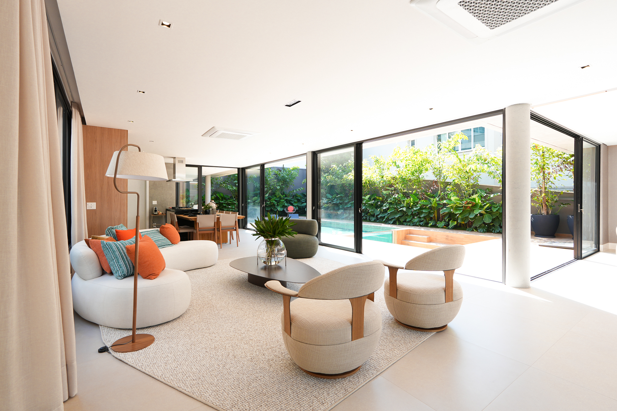 Casa Nova à Venda no Gênesis I | Projeto Contemporâneo, 4 Suítes e Área de Lazer Completa