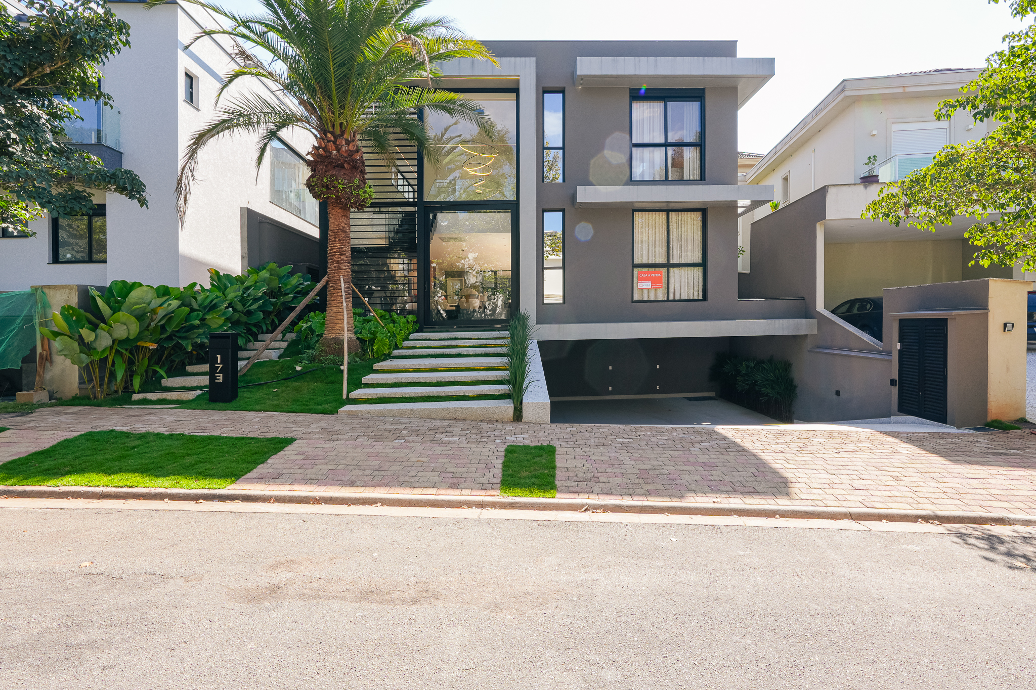 Casa Nova à Venda no Gênesis I | Projeto Contemporâneo, 4 Suítes e Área de Lazer Completa