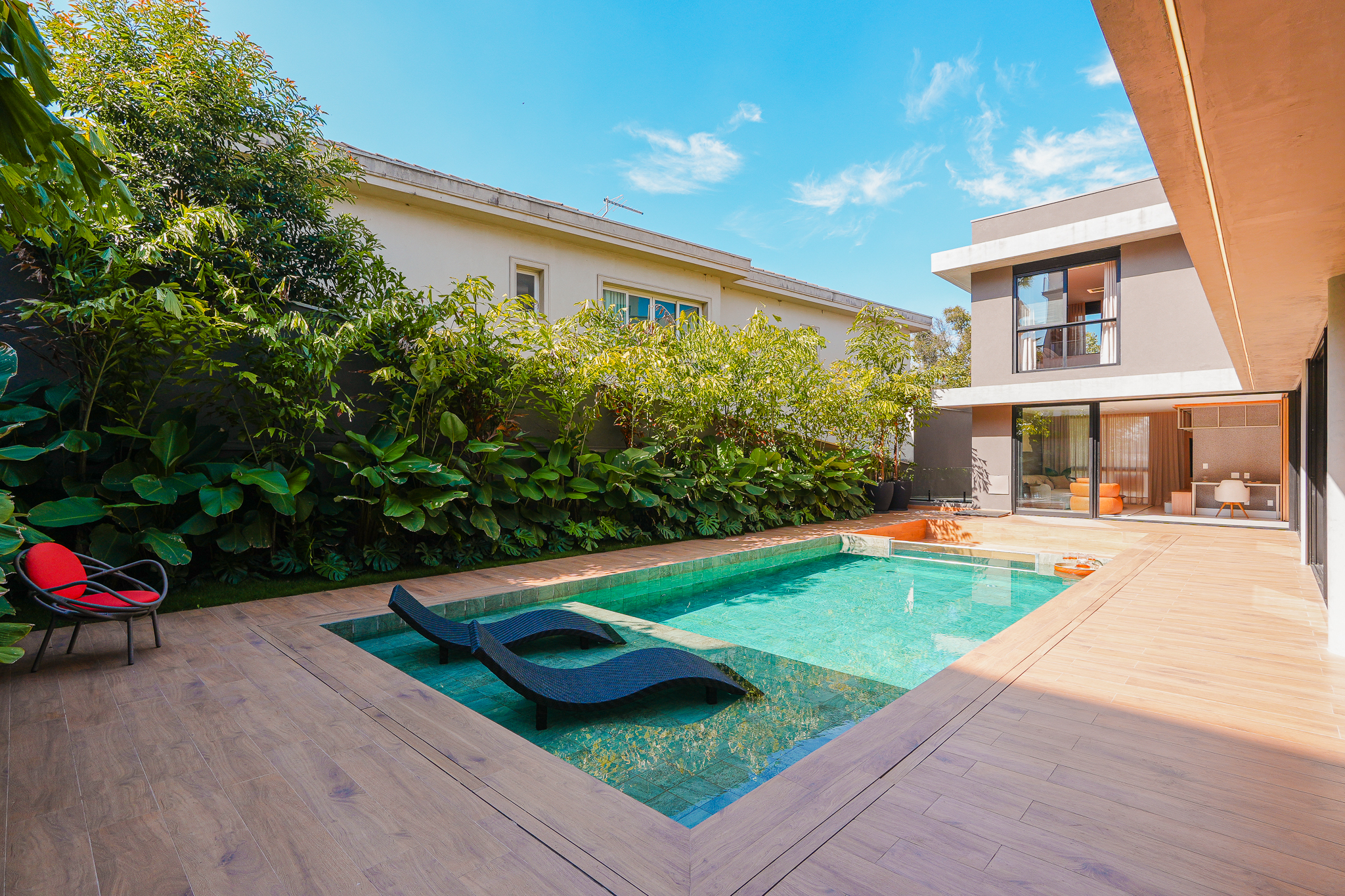 Casa Nova à Venda no Gênesis I | Projeto Contemporâneo, 4 Suítes e Área de Lazer Completa