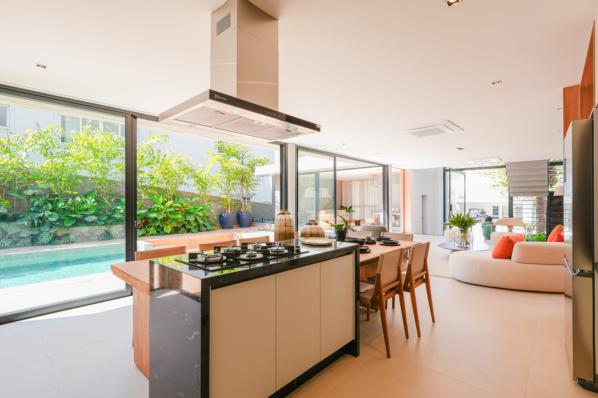 Casa Nova à Venda no Gênesis I | Projeto Contemporâneo, 4 Suítes e Área de Lazer Completa