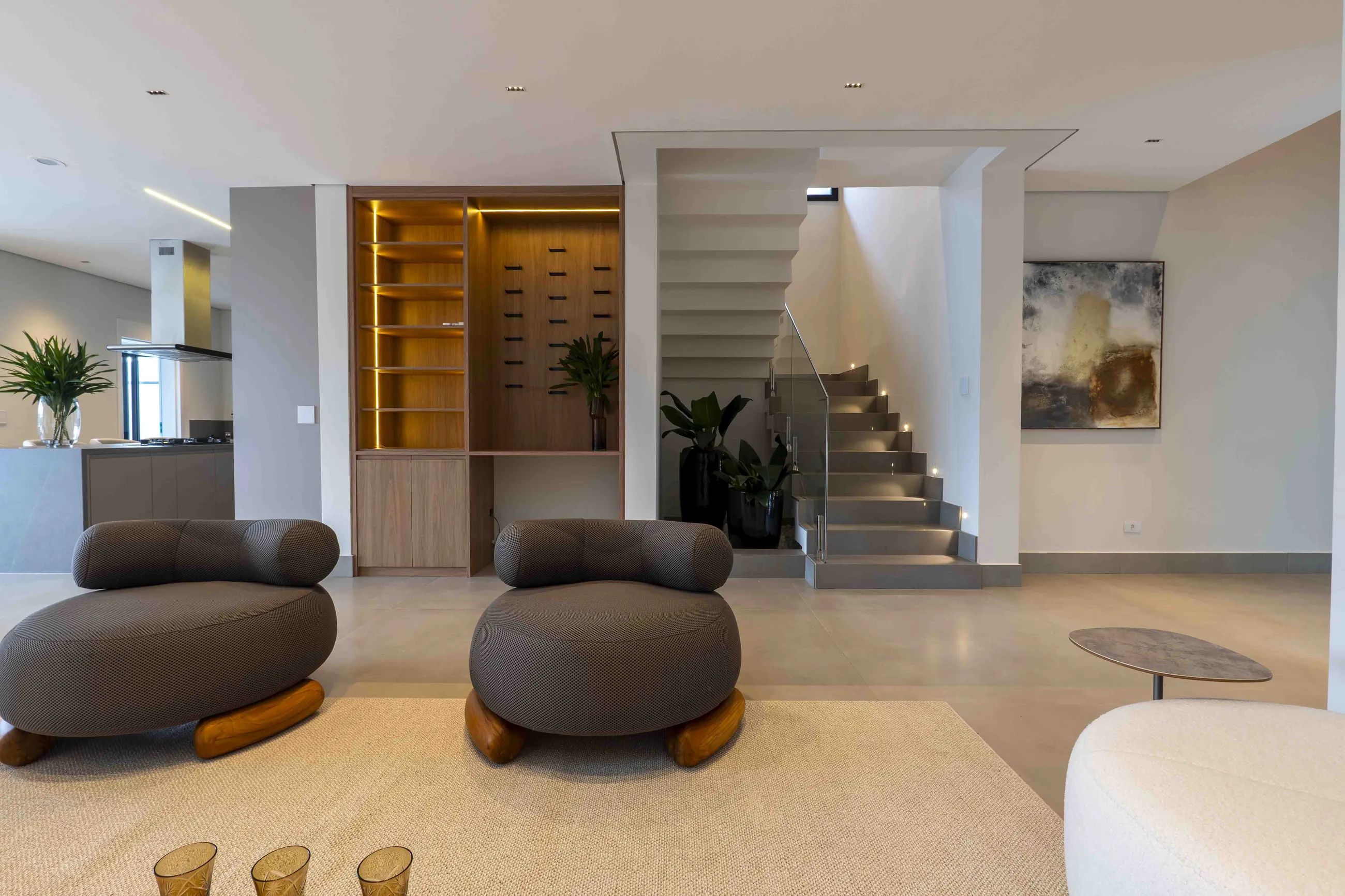 Casa Contemporânea com Vista Permanente para a Mata e Automação Completa em Alphaville