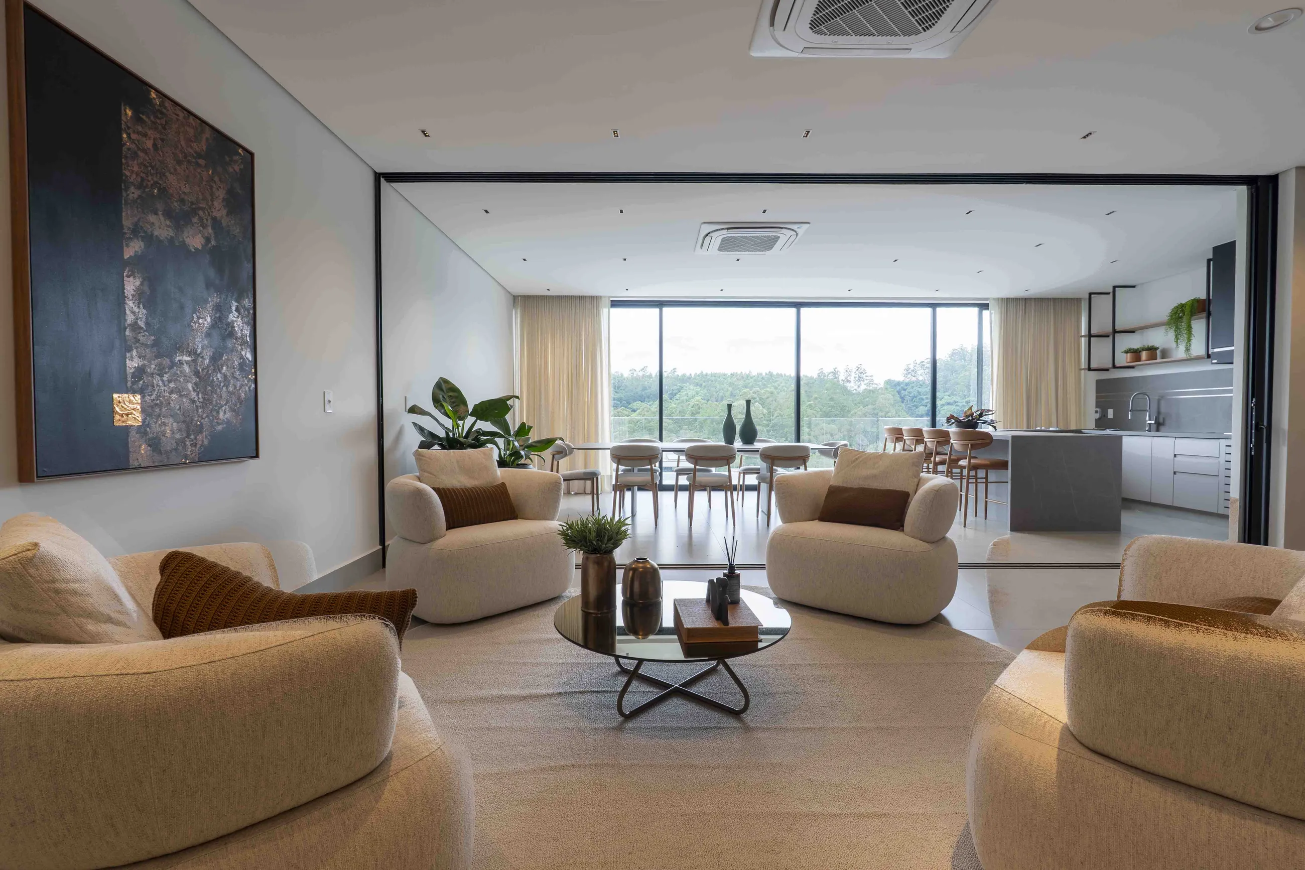 Casa Contemporânea com Vista Permanente para a Mata e Automação Completa em Alphaville