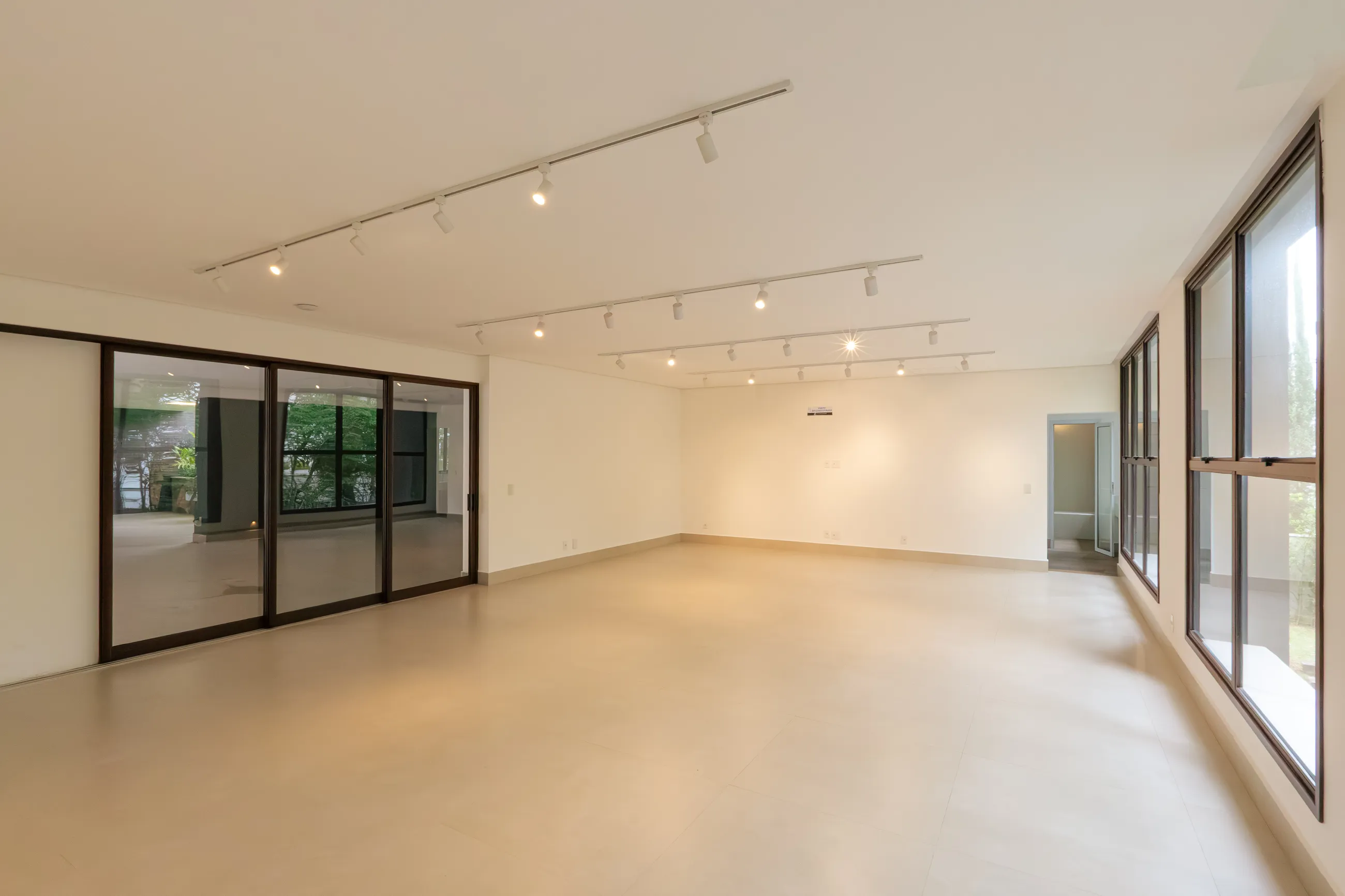 Casa Arles no Tamboré 11 | Porteira Fechada | 4 Suítes | Acabamento Triple A