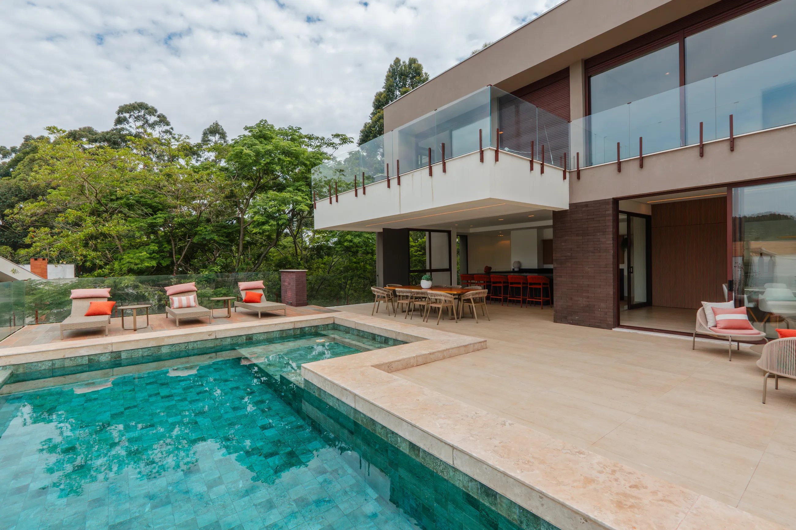 Casa Arles no Tamboré 11 | Porteira Fechada | 4 Suítes | Acabamento Triple A