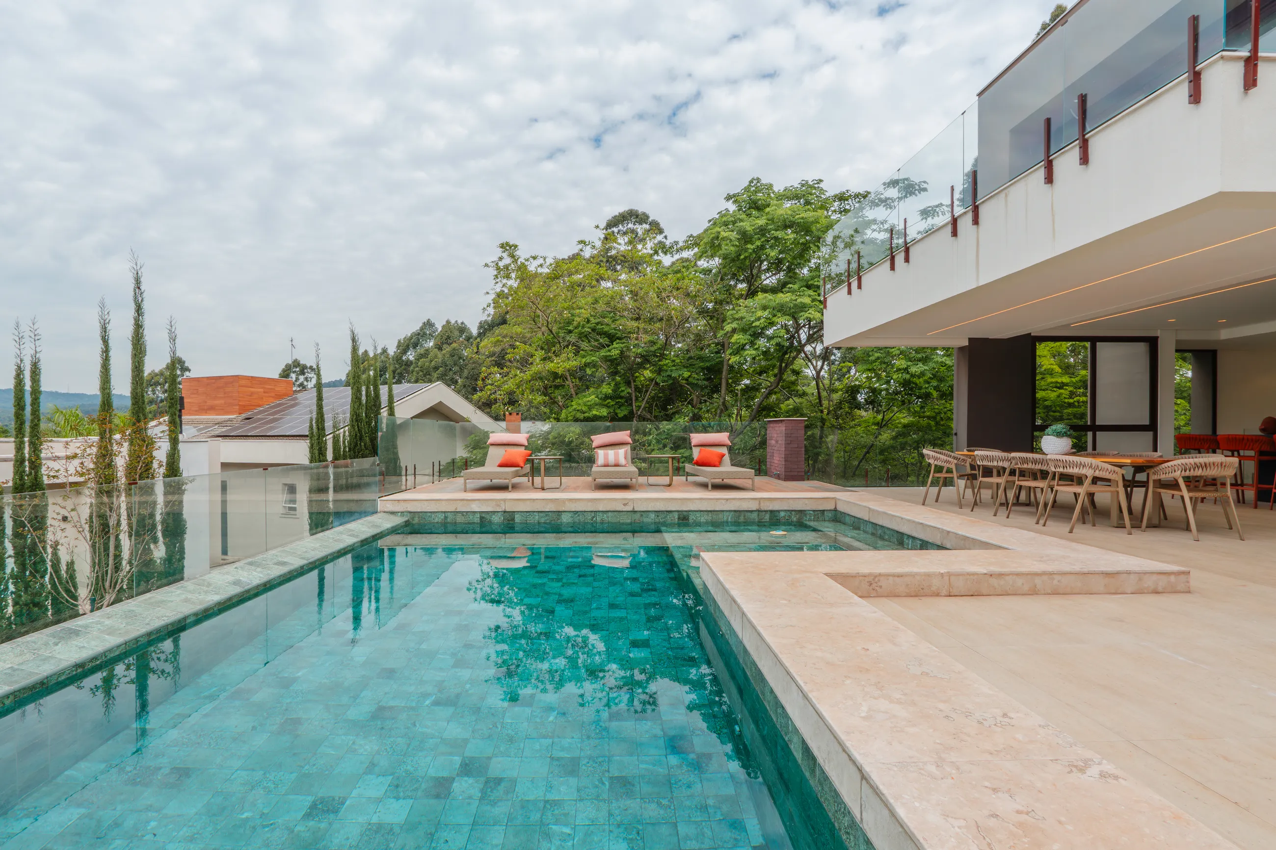 Casa Arles no Tamboré 11 | Porteira Fechada | 4 Suítes | Acabamento Triple A