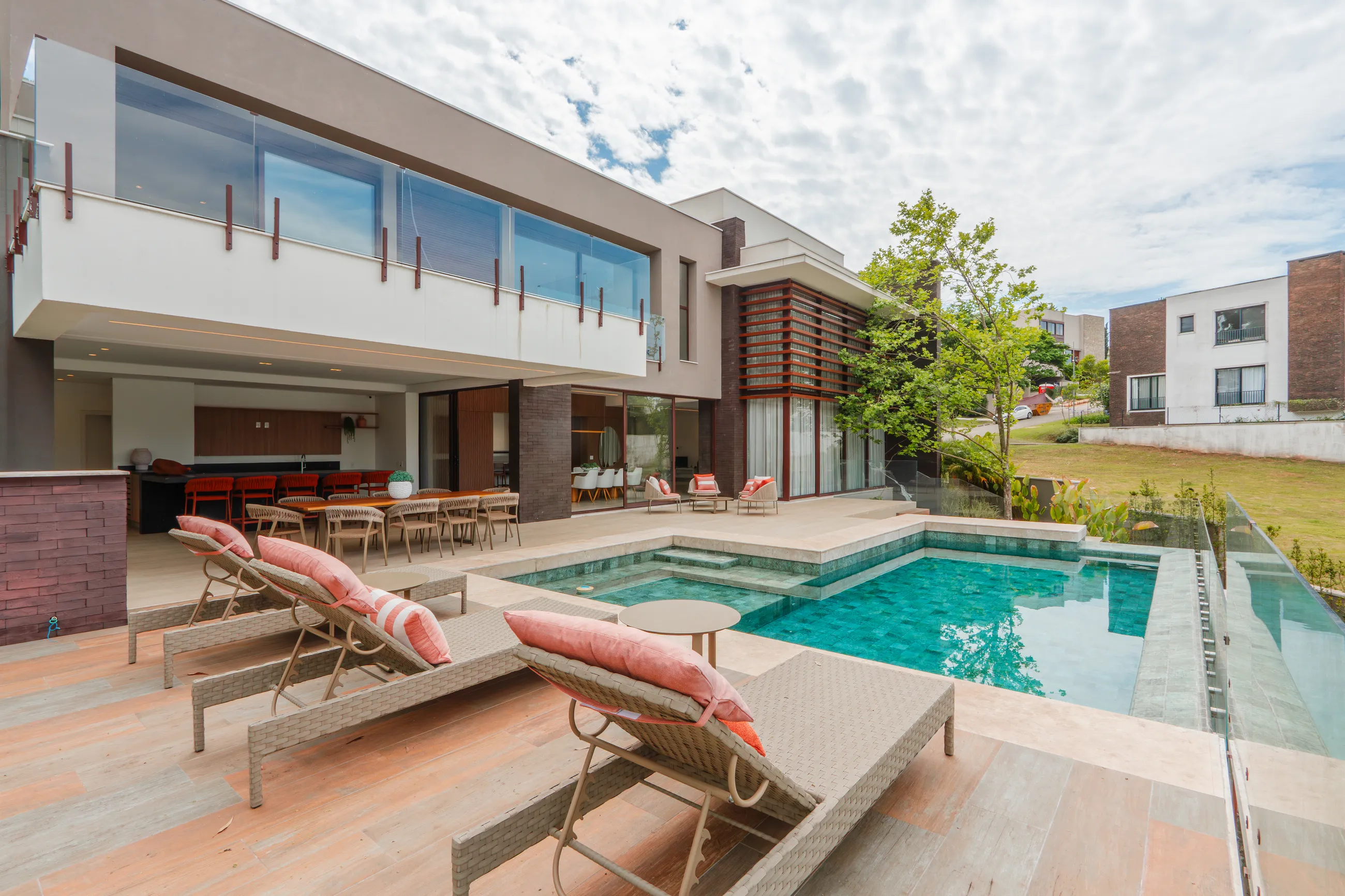 Casa Arles no Tamboré 11 | Porteira Fechada | 4 Suítes | Acabamento Triple A