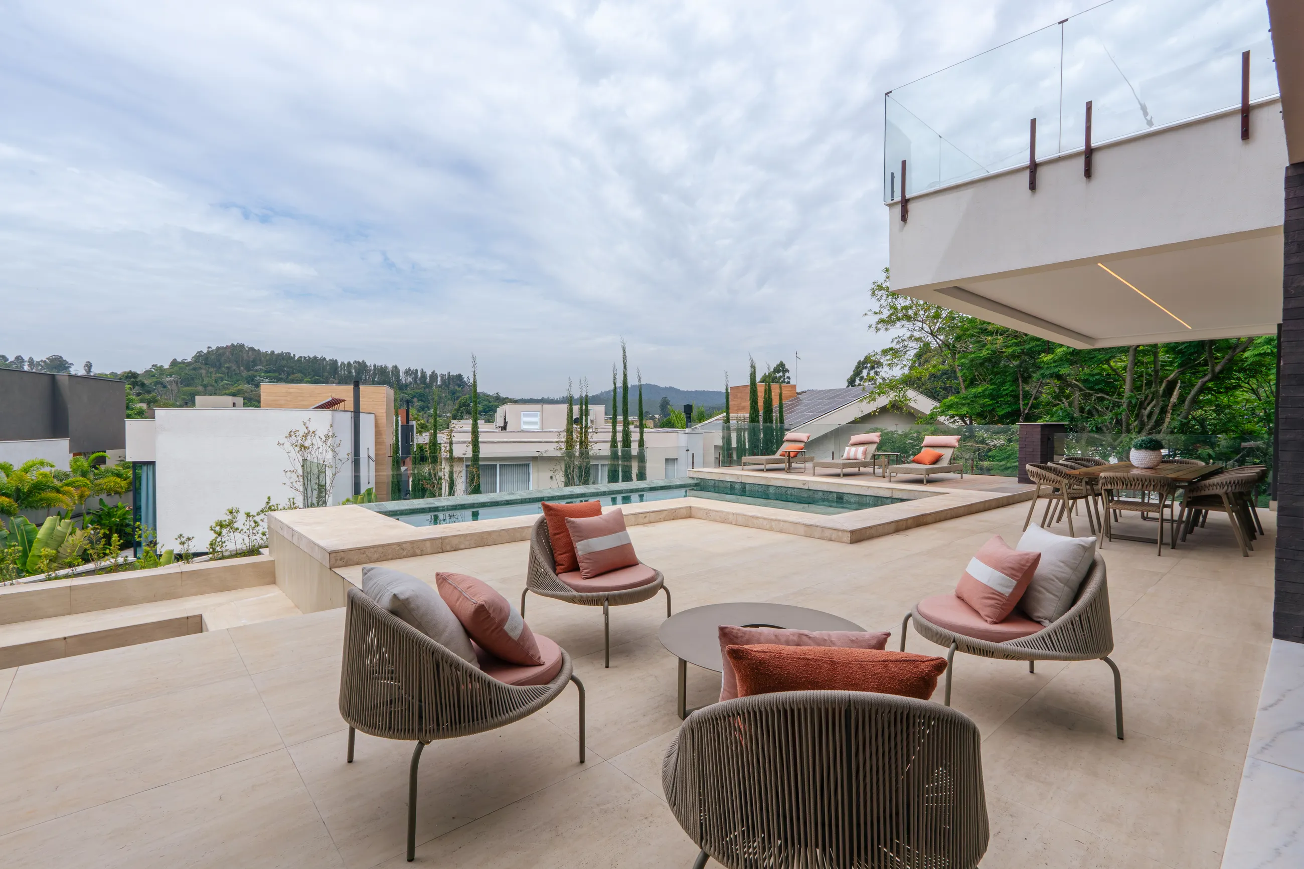 Casa Arles no Tamboré 11 | Porteira Fechada | 4 Suítes | Acabamento Triple A