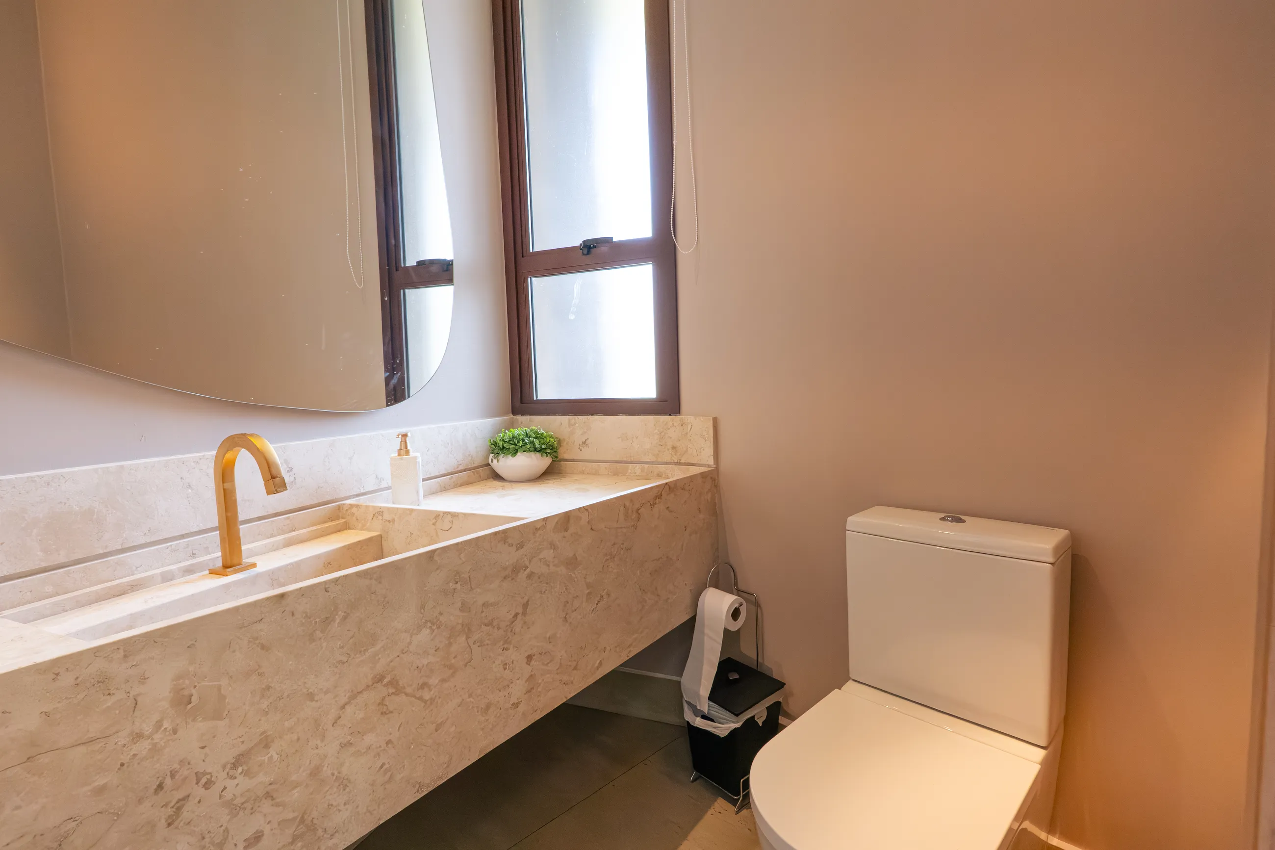 Casa Arles no Tamboré 11 | Porteira Fechada | 4 Suítes | Acabamento Triple A