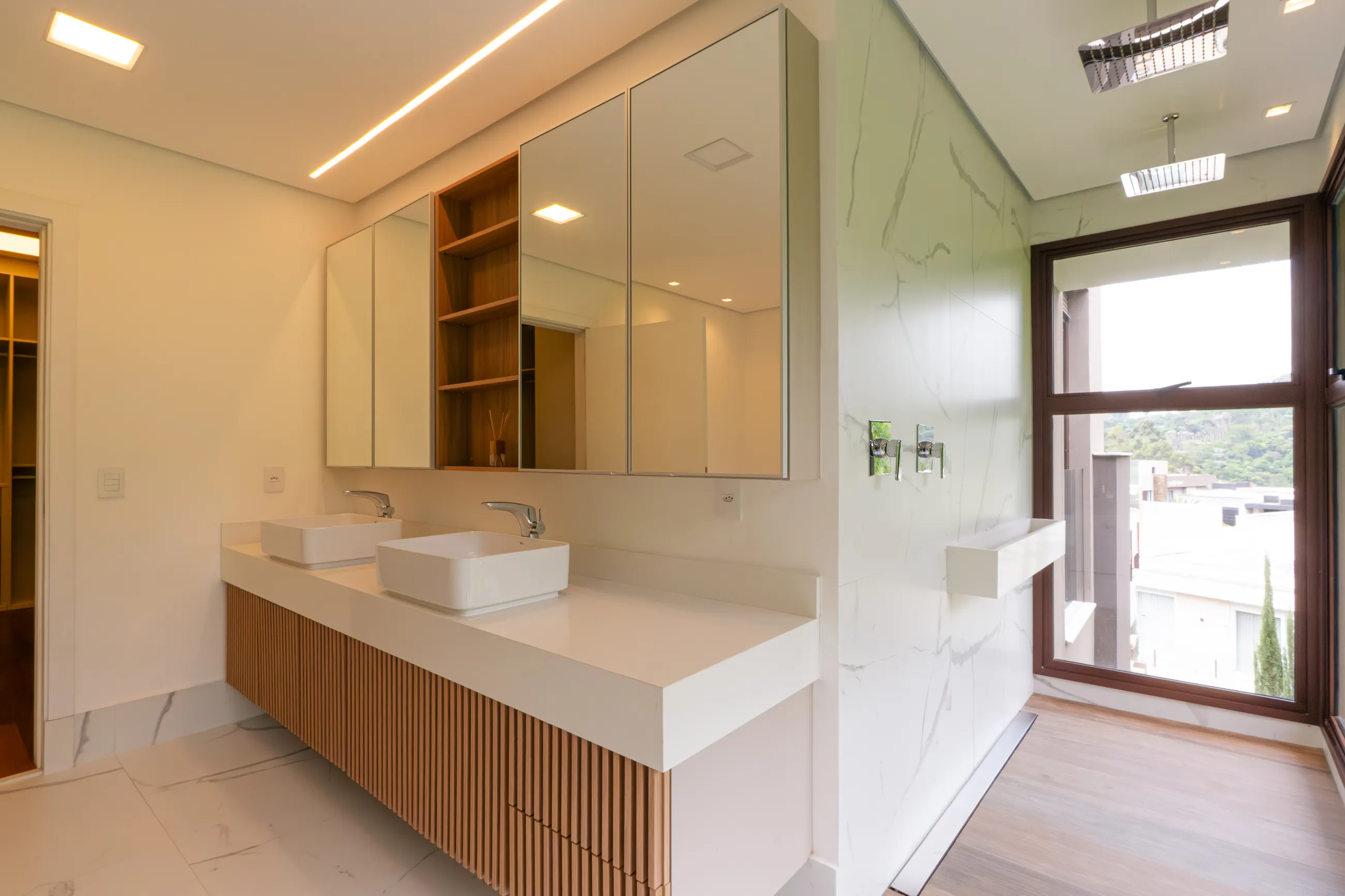 Casa Arles no Tamboré 11 | Porteira Fechada | 4 Suítes | Acabamento Triple A