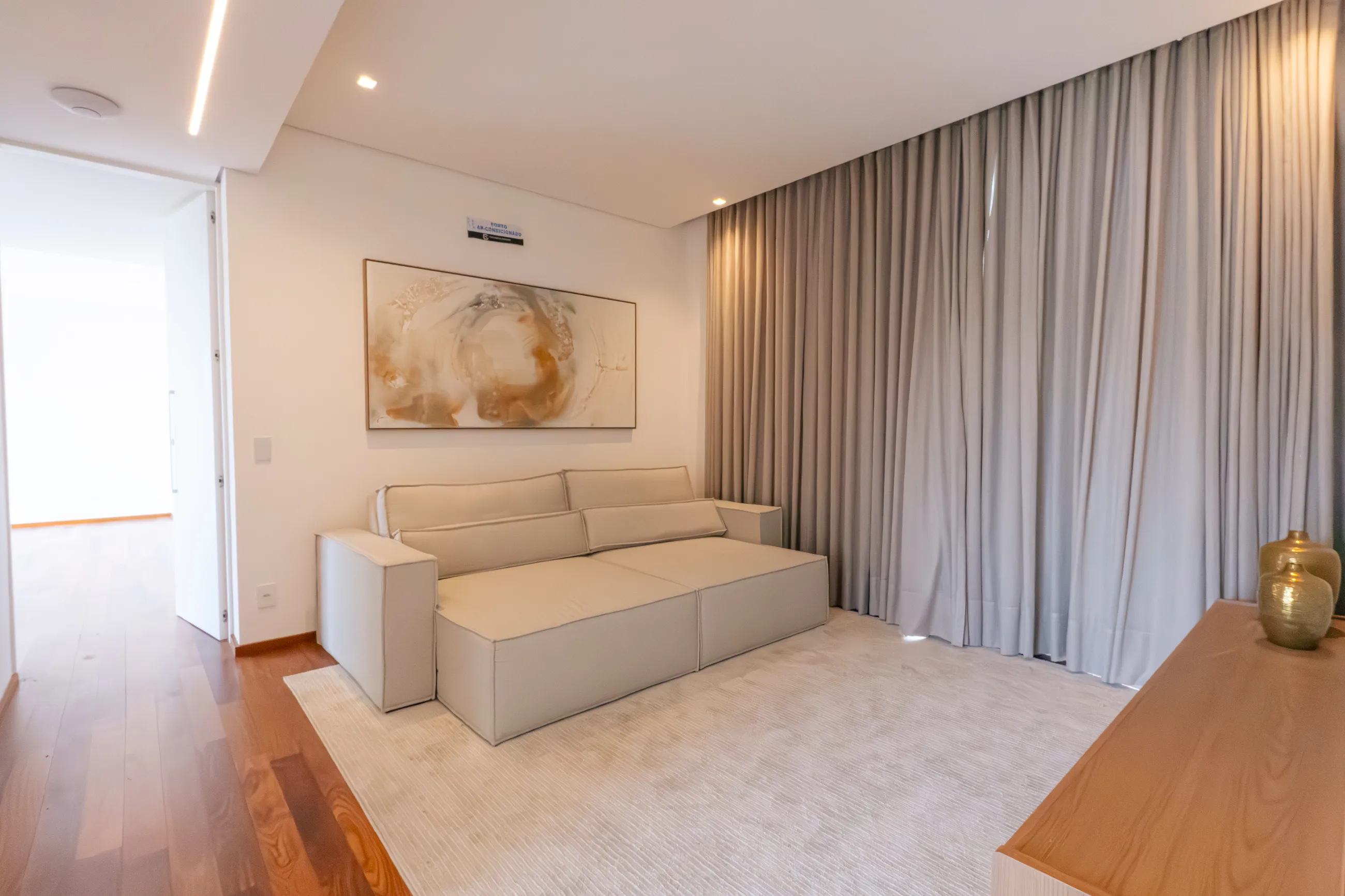 Casa Arles no Tamboré 11 | Porteira Fechada | 4 Suítes | Acabamento Triple A