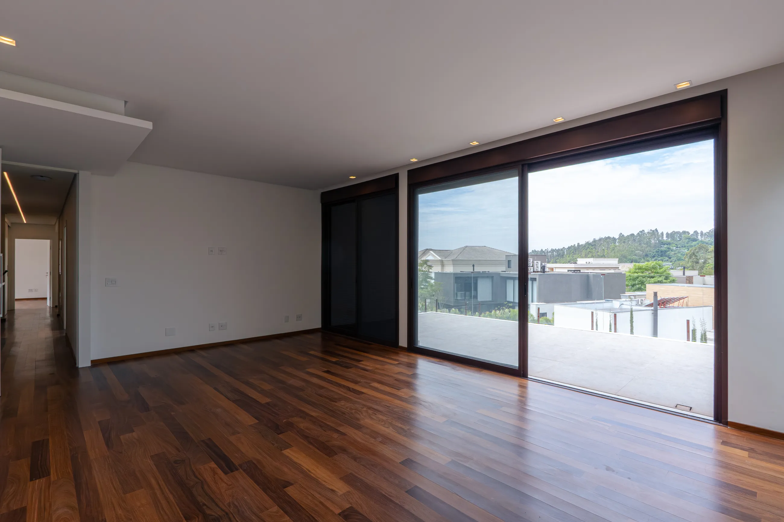 Casa Arles no Tamboré 11 | Porteira Fechada | 4 Suítes | Acabamento Triple A