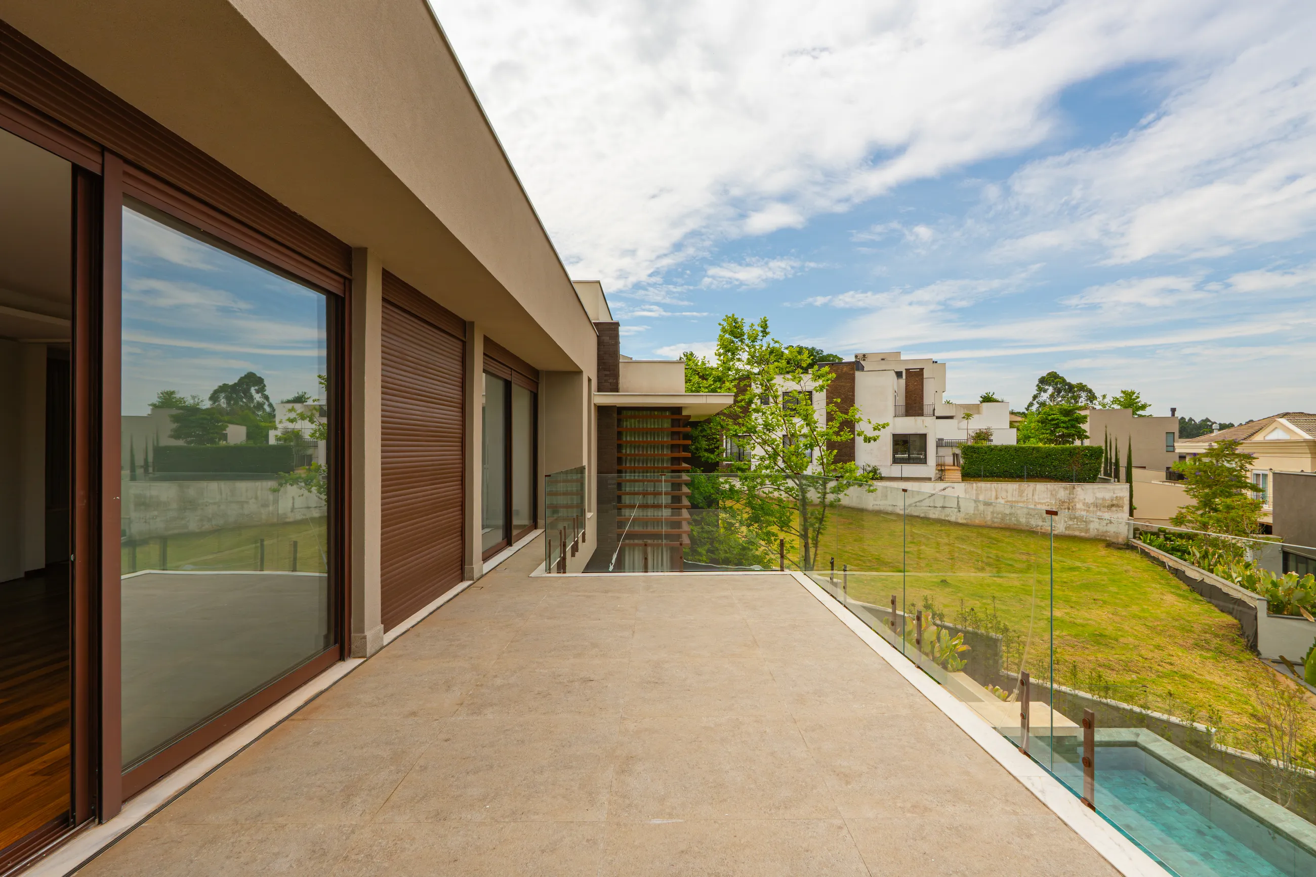 Casa Arles no Tamboré 11 | Porteira Fechada | 4 Suítes | Acabamento Triple A