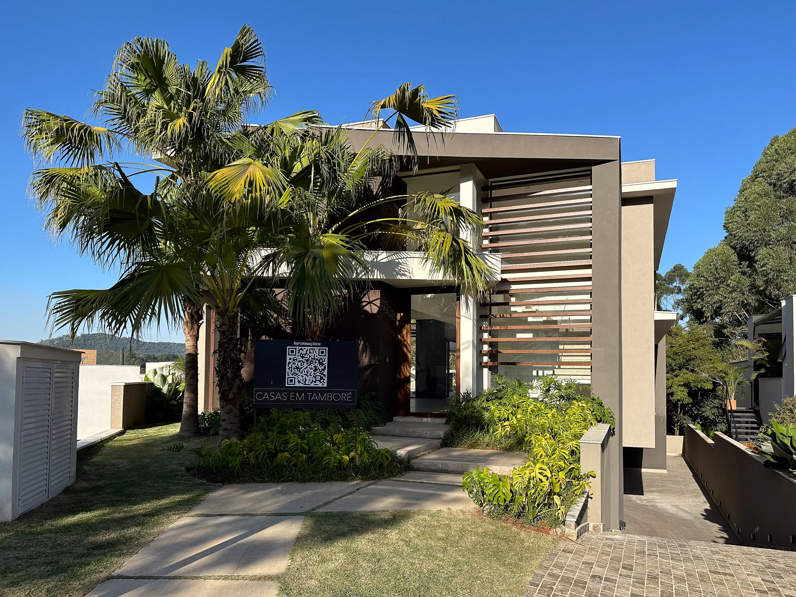 Casa Arles no Tamboré 11 | Porteira Fechada | 4 Suítes | Acabamento Triple A