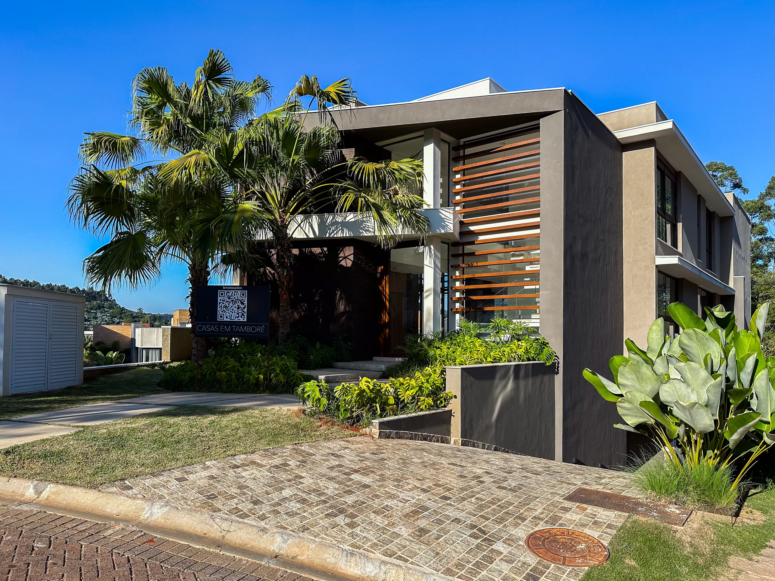 Casa Arles no Tamboré 11 | Porteira Fechada | 4 Suítes | Acabamento Triple A