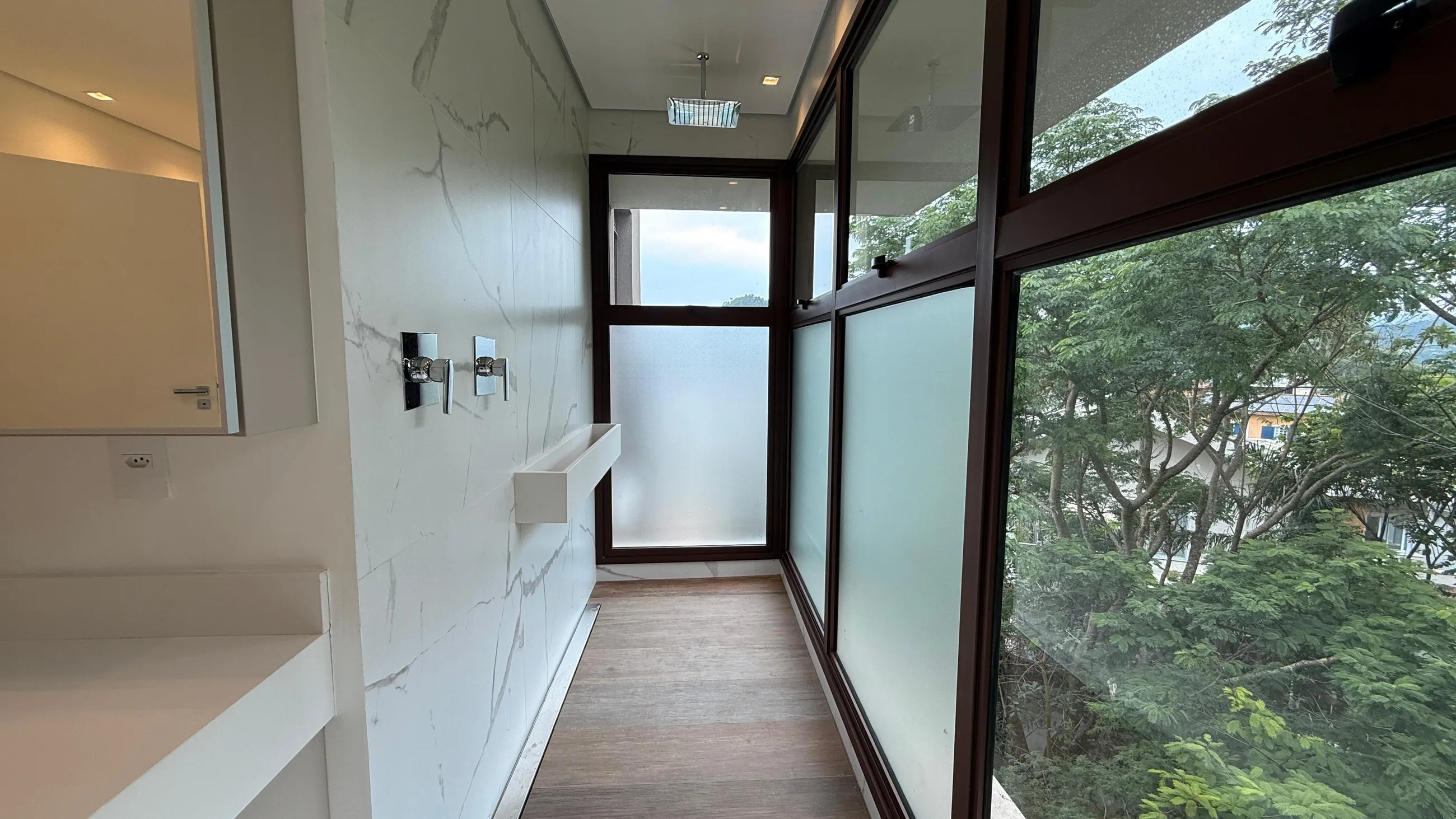 Casa Arles no Tamboré 11 | Porteira Fechada | 4 Suítes | Acabamento Triple A