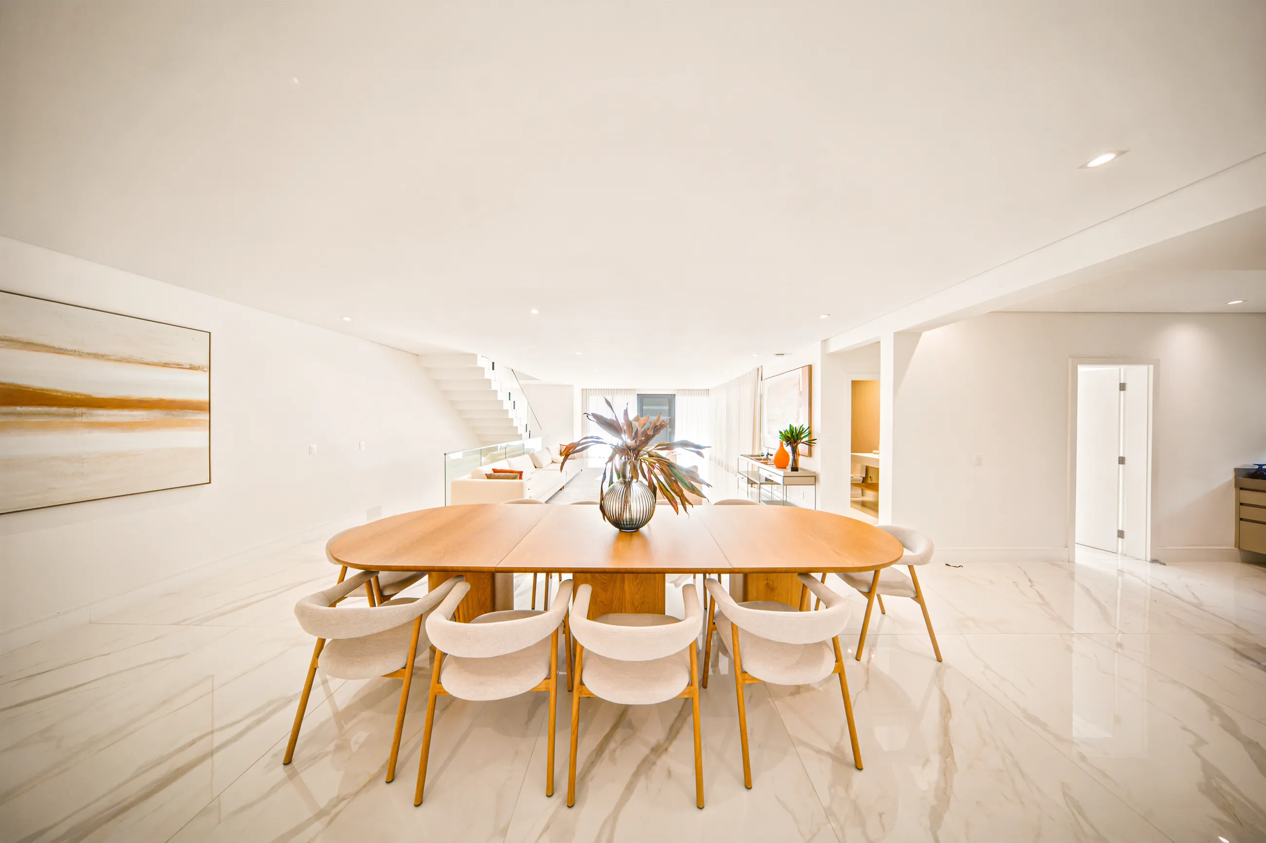 Residência Contemporânea de Esquina com 5 Suítes, Elevador e Piscina com SPA em Alphaville