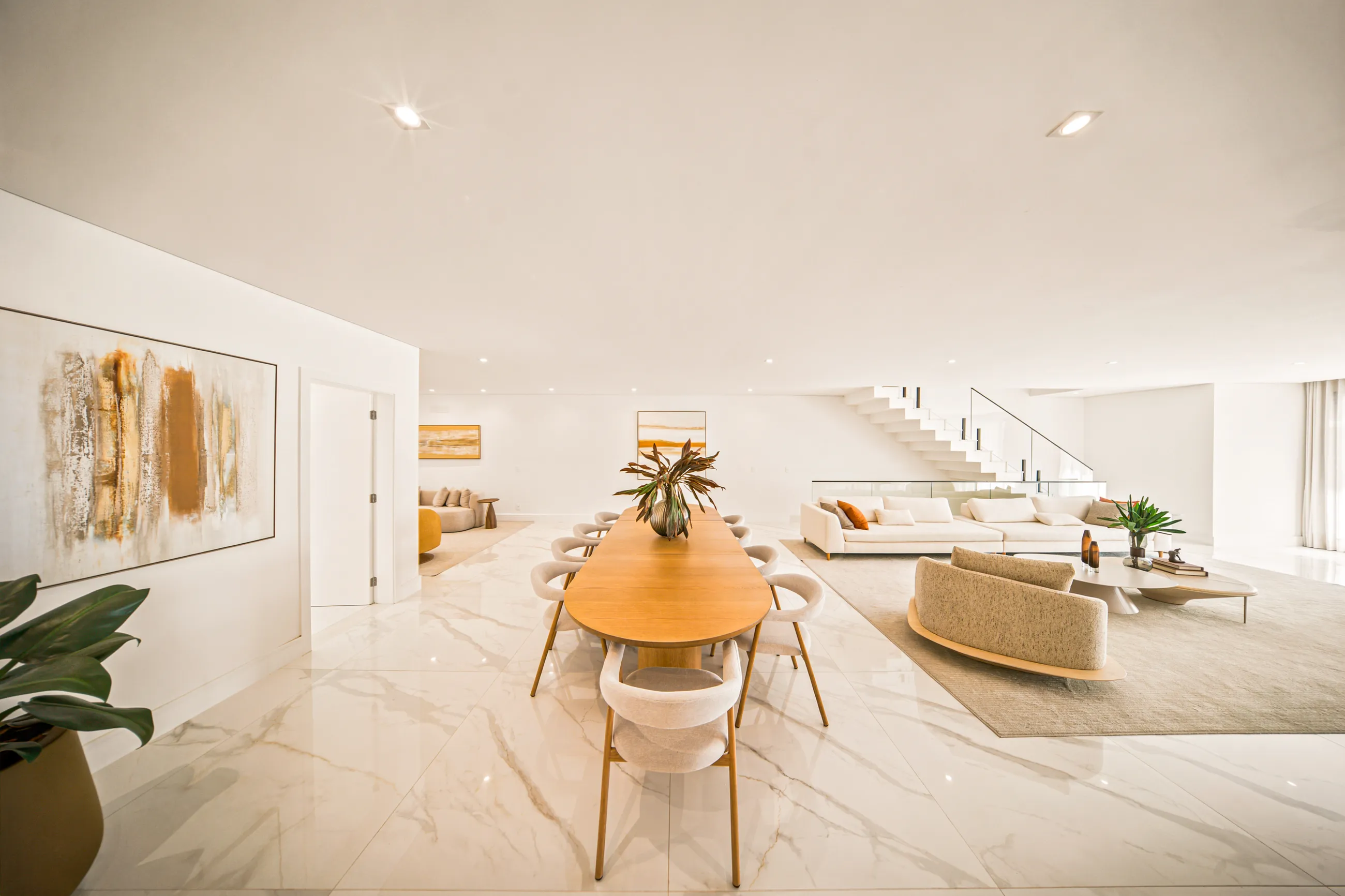 Residência Contemporânea de Esquina com 5 Suítes, Elevador e Piscina com SPA em Alphaville