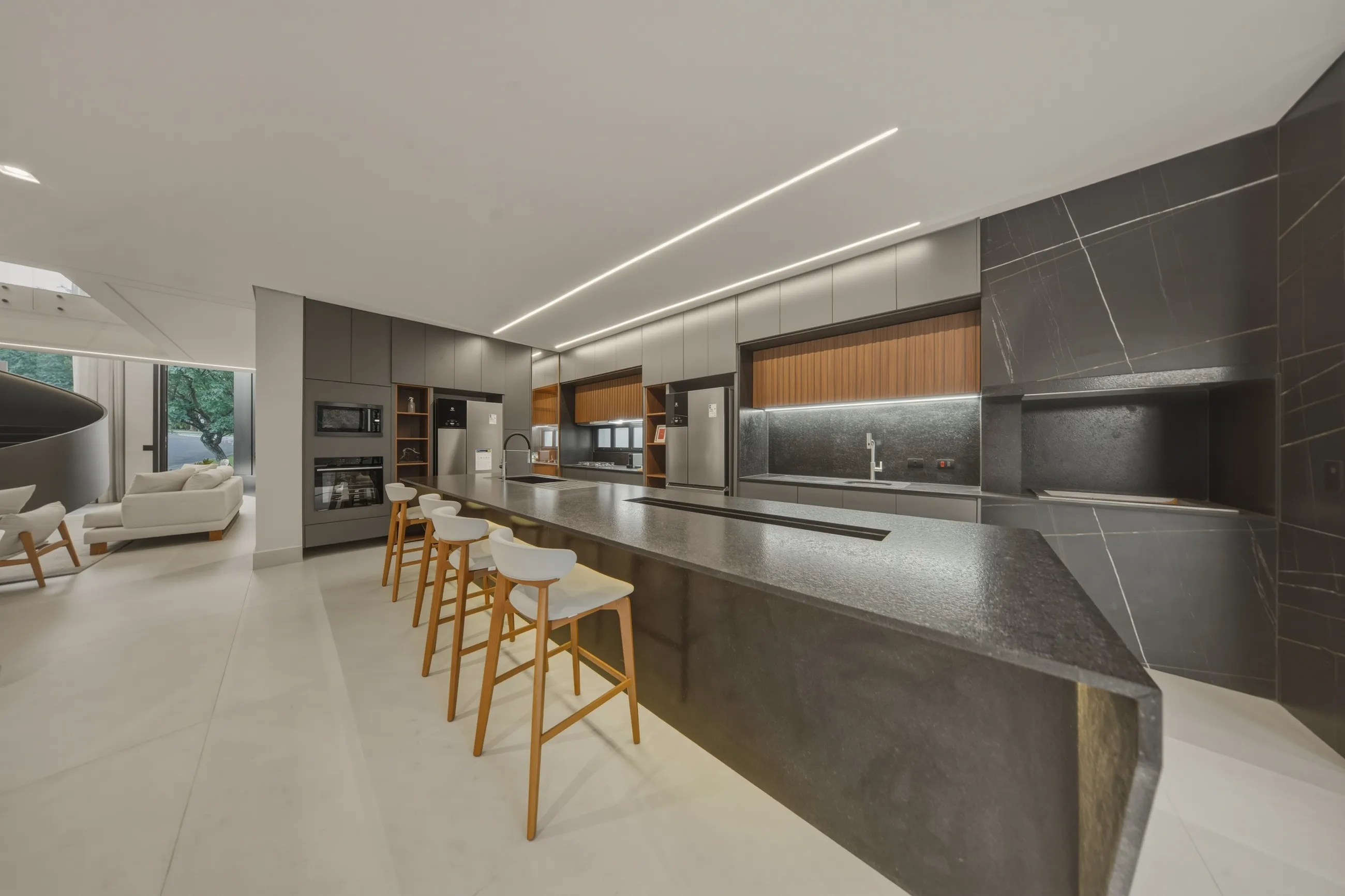 Casa Contemporânea no Tamboré 11 com Escada Escultural e Acabamentos Premium
