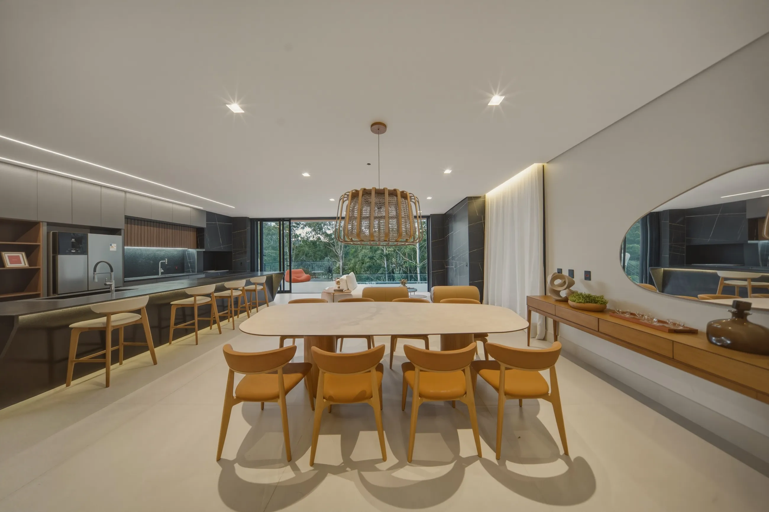 Casa Contemporânea no Tamboré 11 com Escada Escultural e Acabamentos Premium