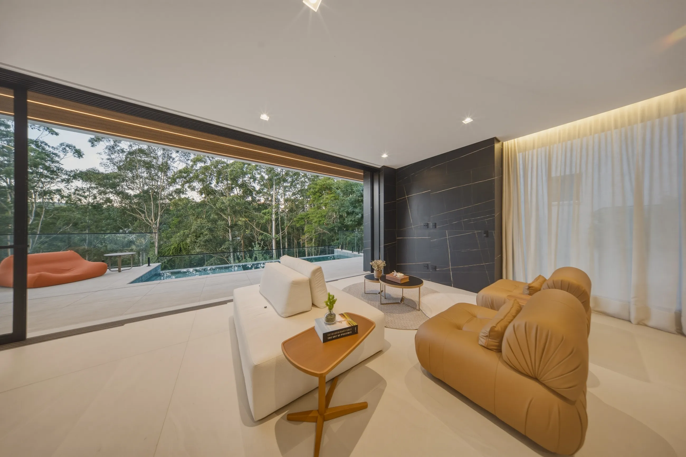 Casa Contemporânea no Tamboré 11 com Escada Escultural e Acabamentos Premium
