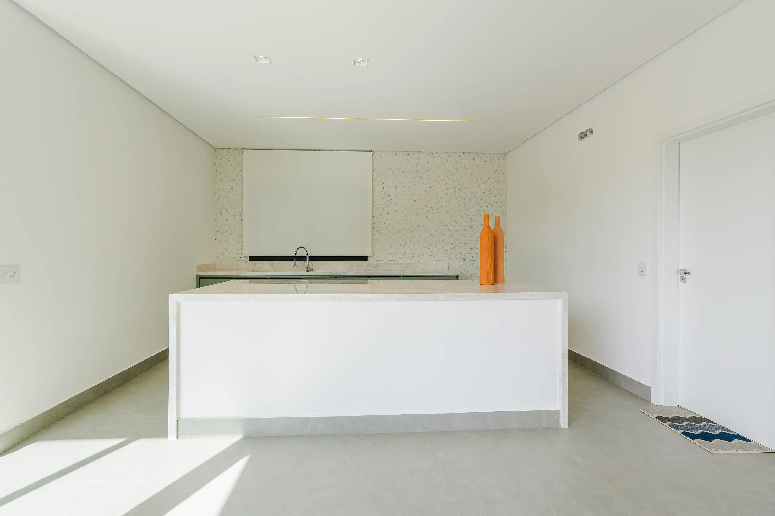 Casa Mobiliada com 5 Suítes e Área de Lazer Integrada em Alphaville
