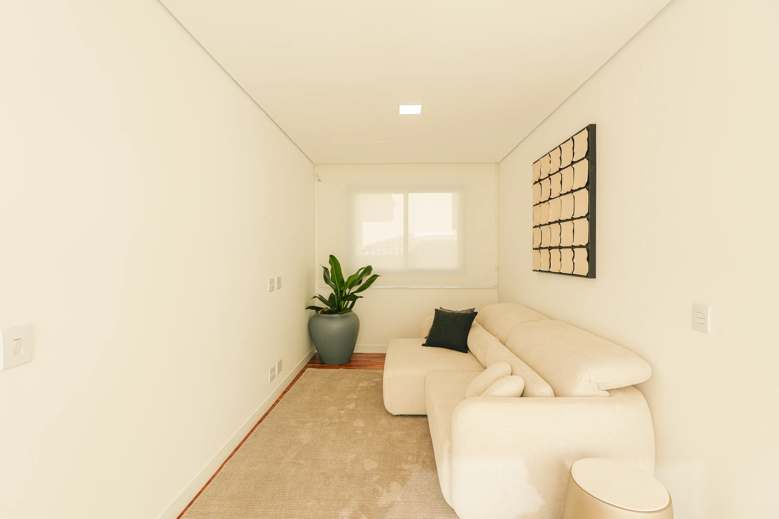 Casa Mobiliada com 5 Suítes e Área de Lazer Integrada em Alphaville