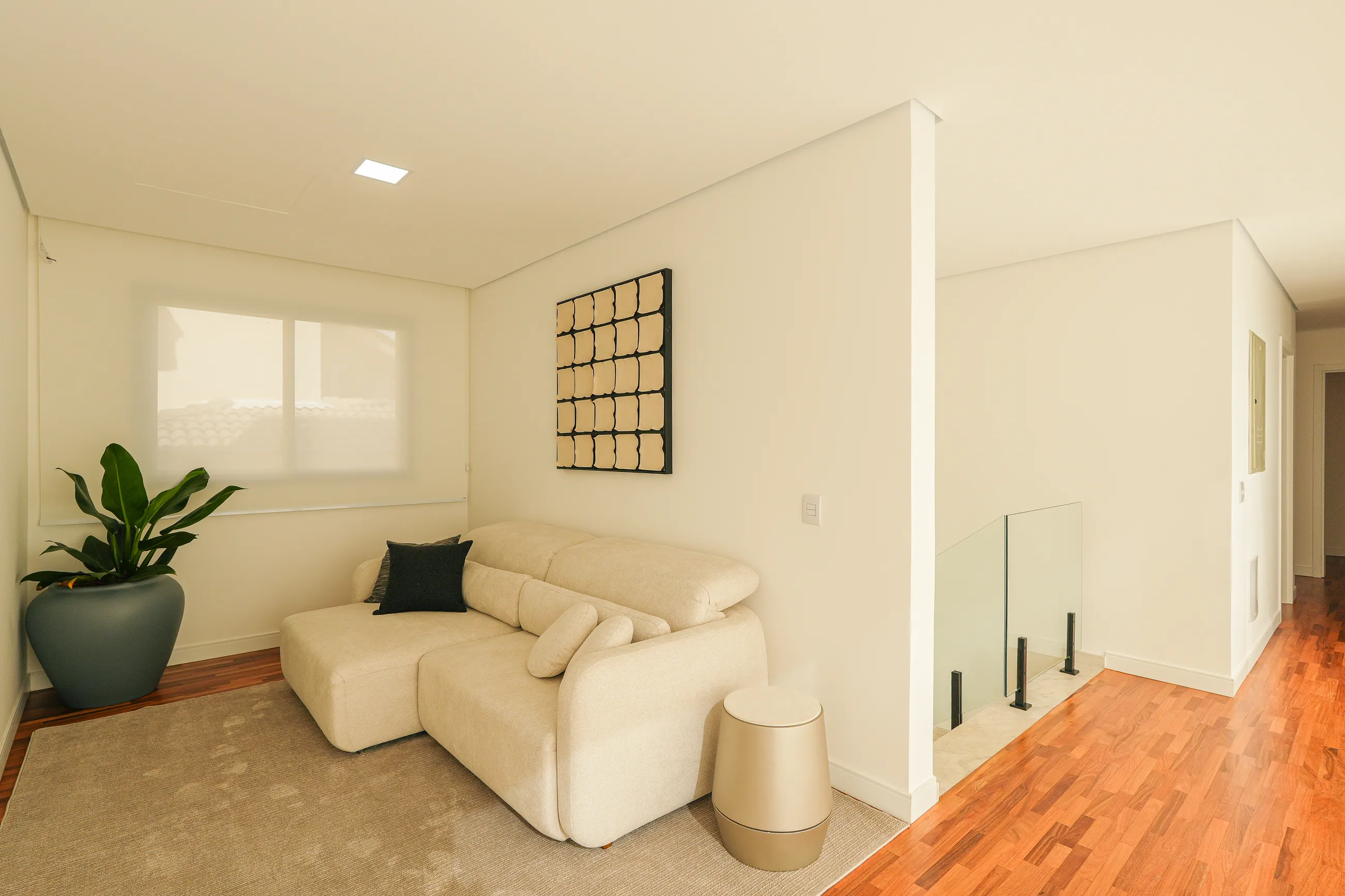 Casa Mobiliada com 5 Suítes e Área de Lazer Integrada em Alphaville