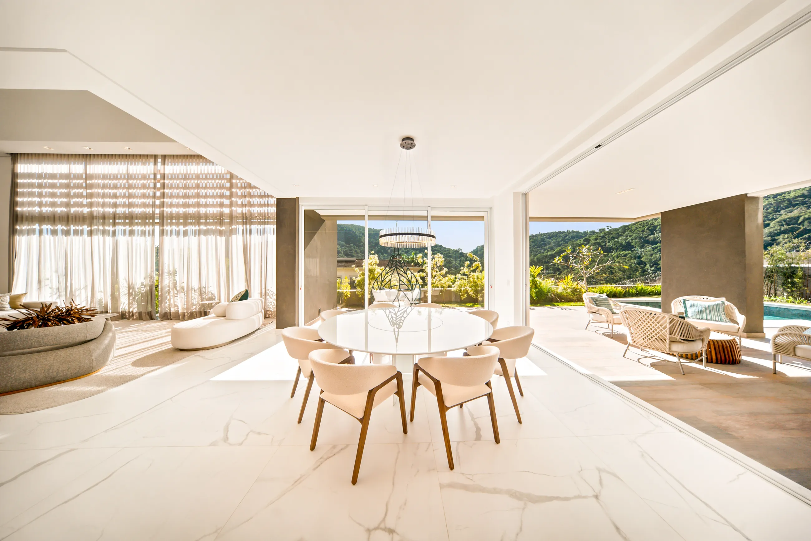 Residência Contemporânea Mobiliada com Vista Permanente para a Montanha no Tamboré 10
