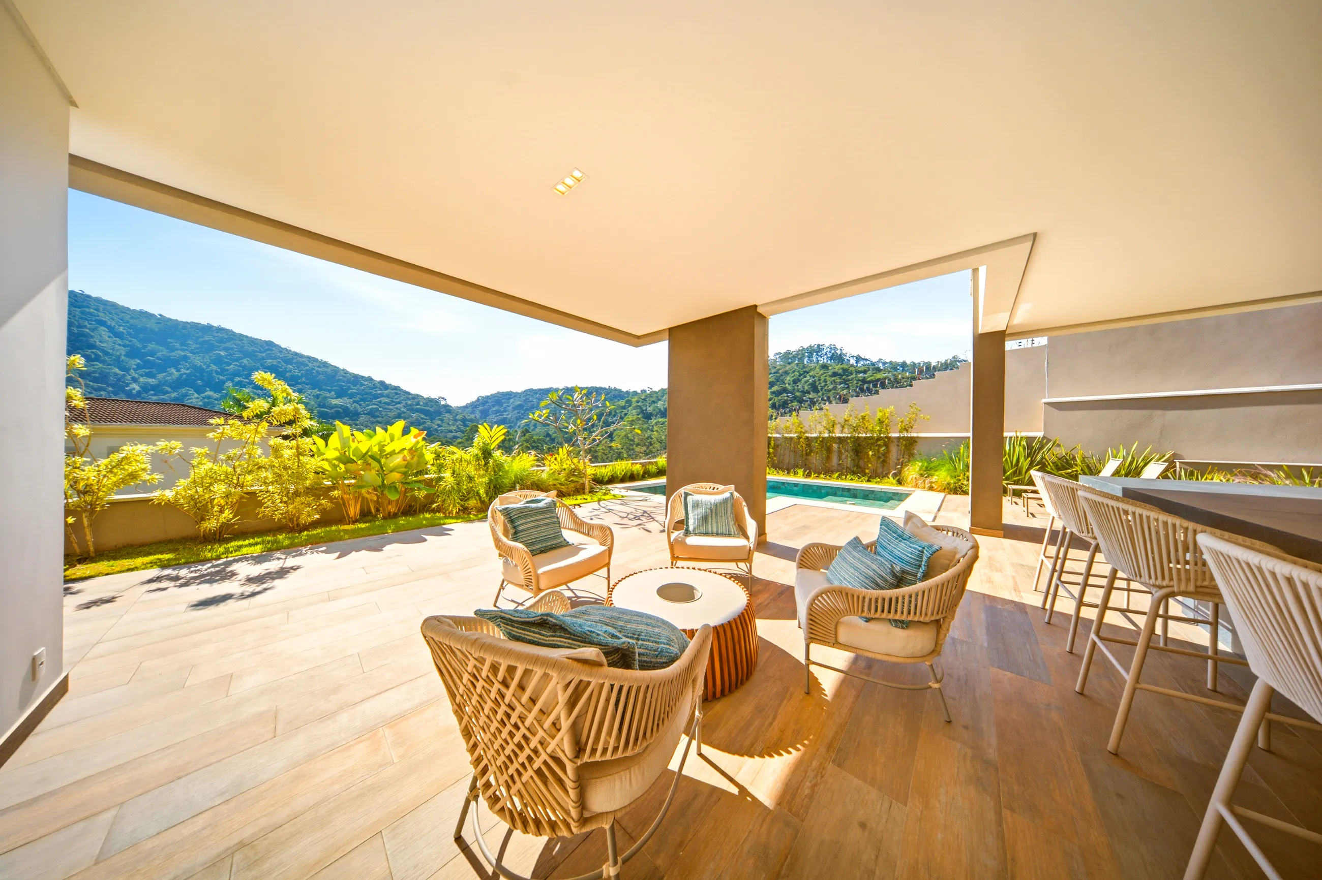 Residência Contemporânea Mobiliada com Vista Permanente para a Montanha no Tamboré 10