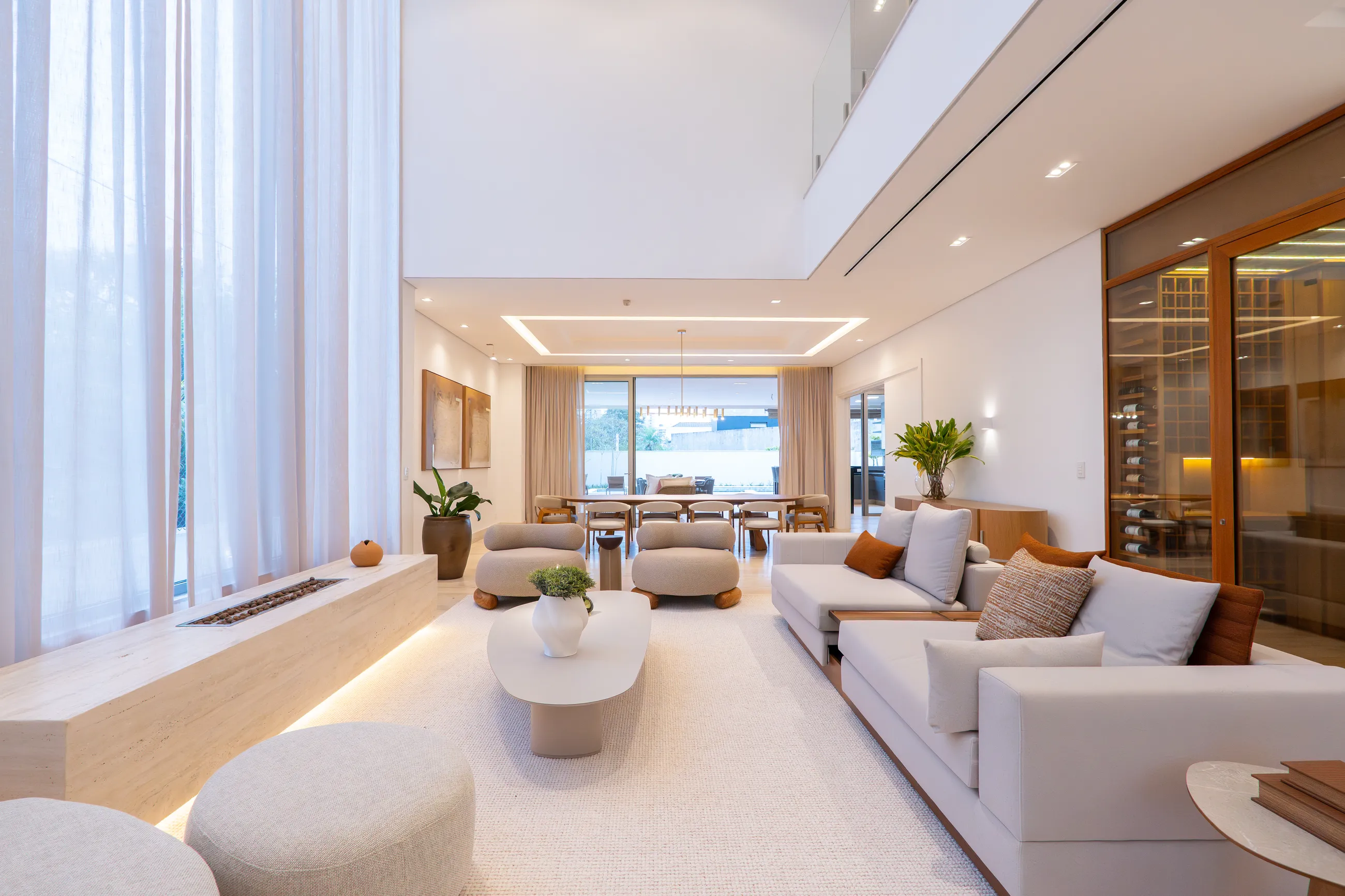 Alphaville | Residência contemporânea com 944 m², elevador e lazer completo