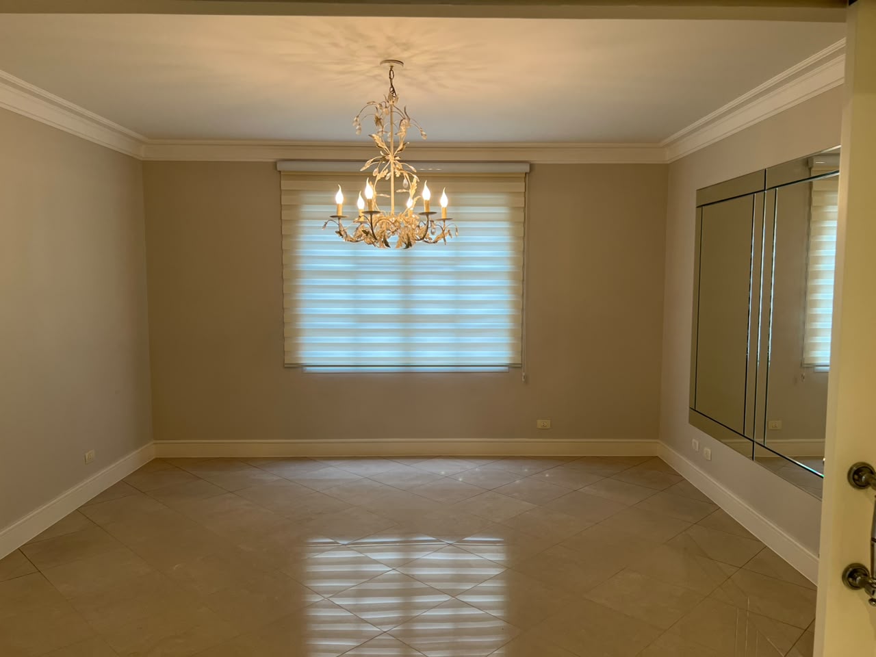 Casa à Venda no Residencial Alphaville 0 | 4 Suítes, 470 m² e Excelente Potencial para Modernização