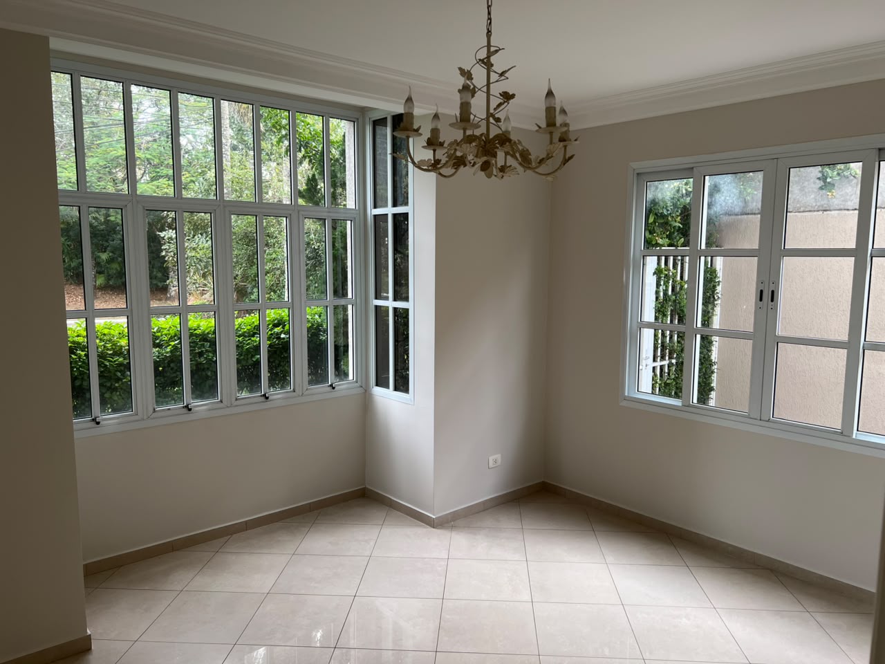 Casa à Venda no Residencial Alphaville 0 | 4 Suítes, 470 m² e Excelente Potencial para Modernização