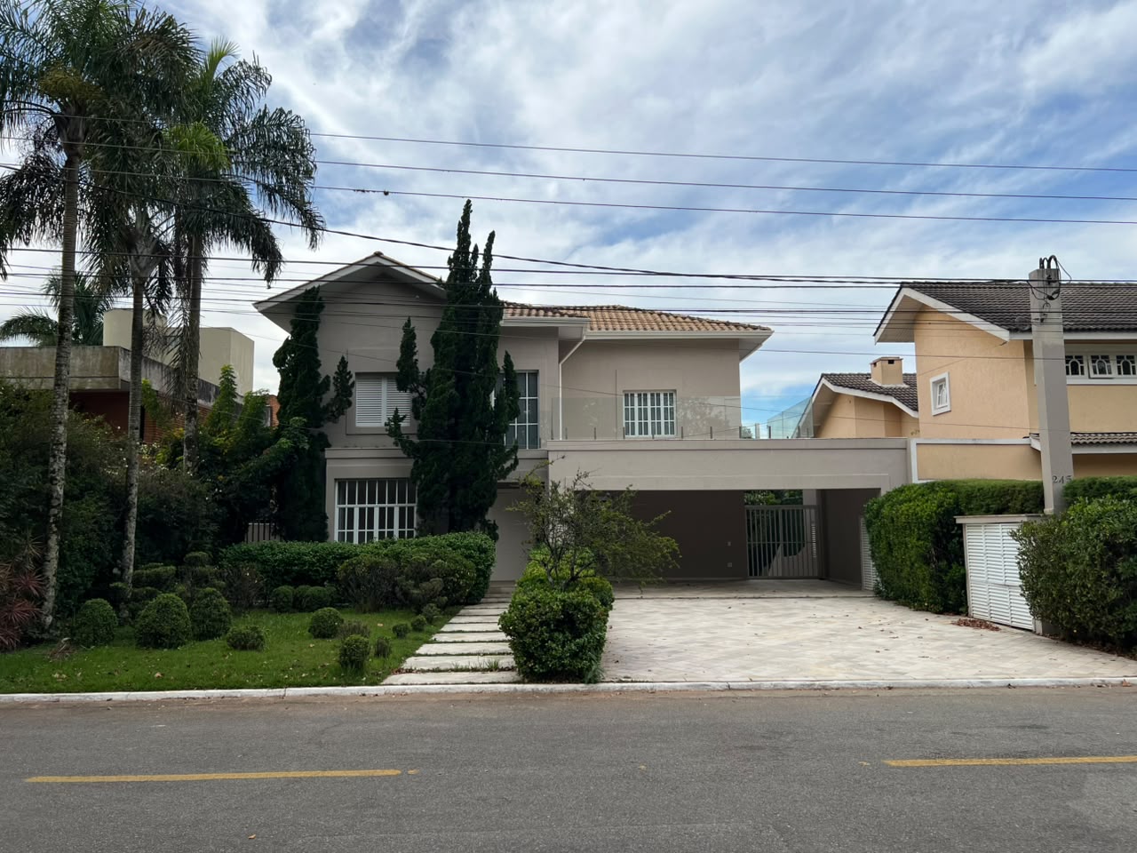 Casa à Venda no Residencial Alphaville 0 | 4 Suítes, 470 m² e Excelente Potencial para Modernização
