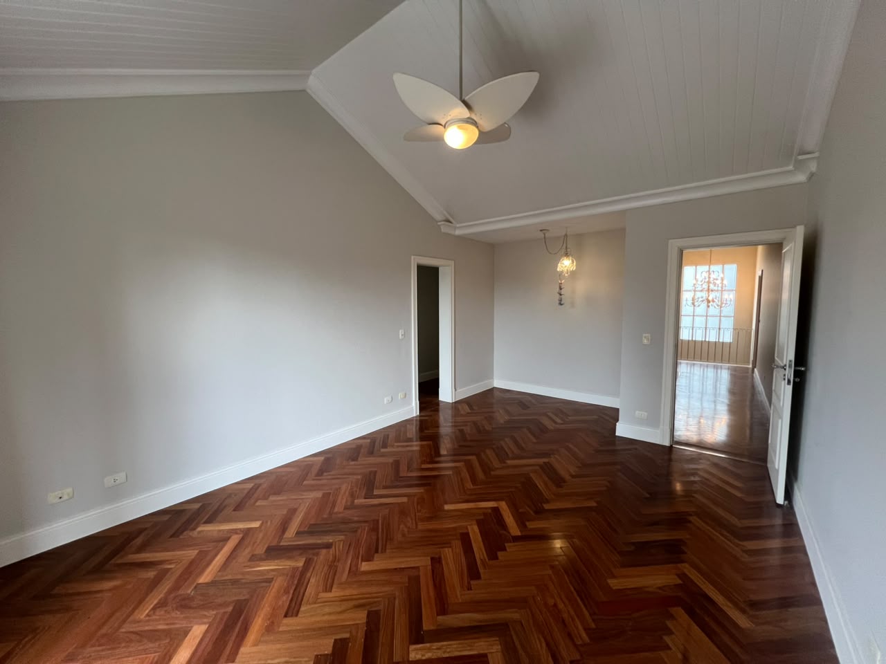 Casa à Venda no Residencial Alphaville 0 | 4 Suítes, 470 m² e Excelente Potencial para Modernização