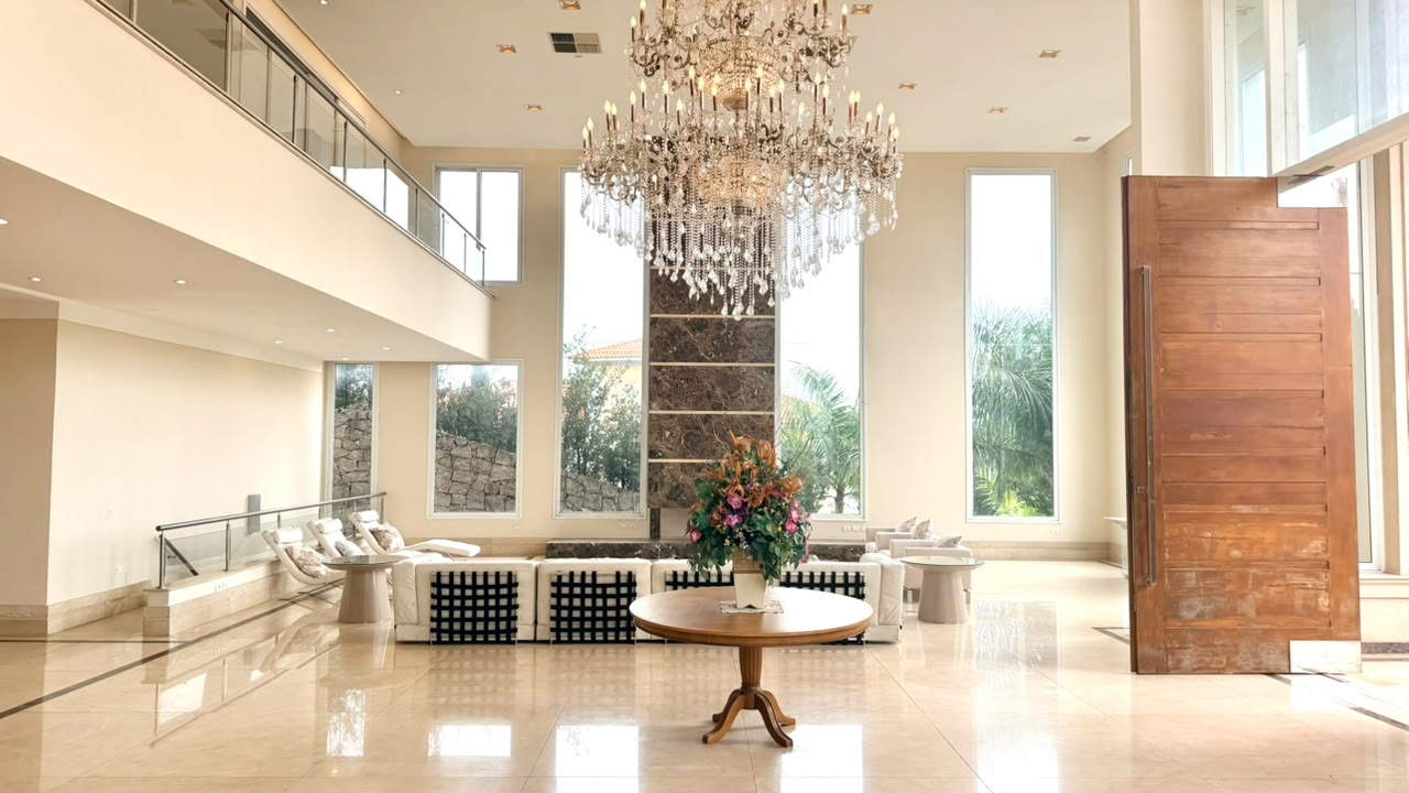 Casa de Luxo à Venda no Tamboré 1 com 5 Suítes, Pista de Boliche e 2.198 m² de Terreno