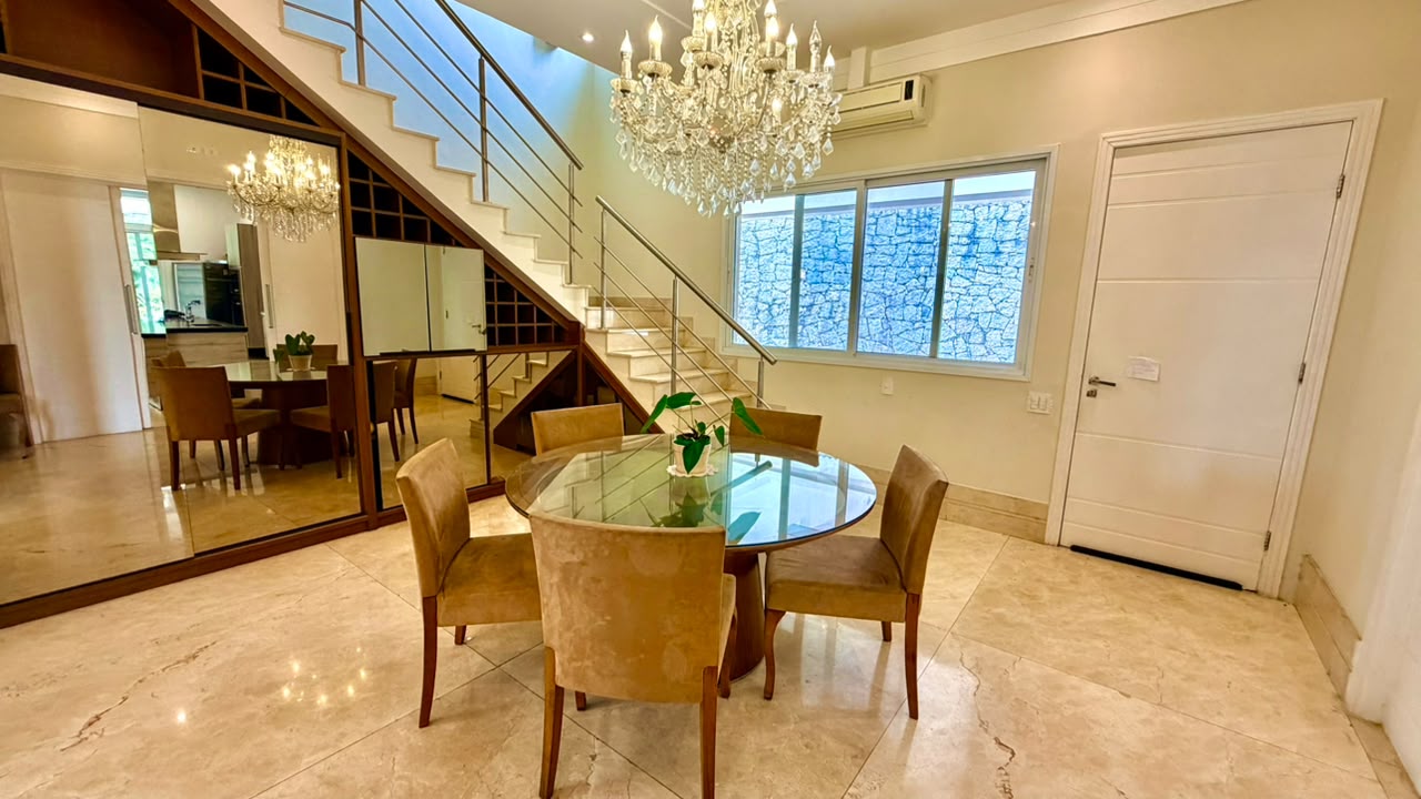 Casa de Luxo à Venda no Tamboré 1 com 5 Suítes, Pista de Boliche e 2.198 m² de Terreno
