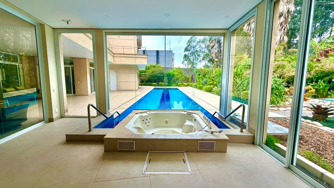 Casa de Luxo à Venda no Tamboré 1 com 5 Suítes, Pista de Boliche e 2.198 m² de Terreno