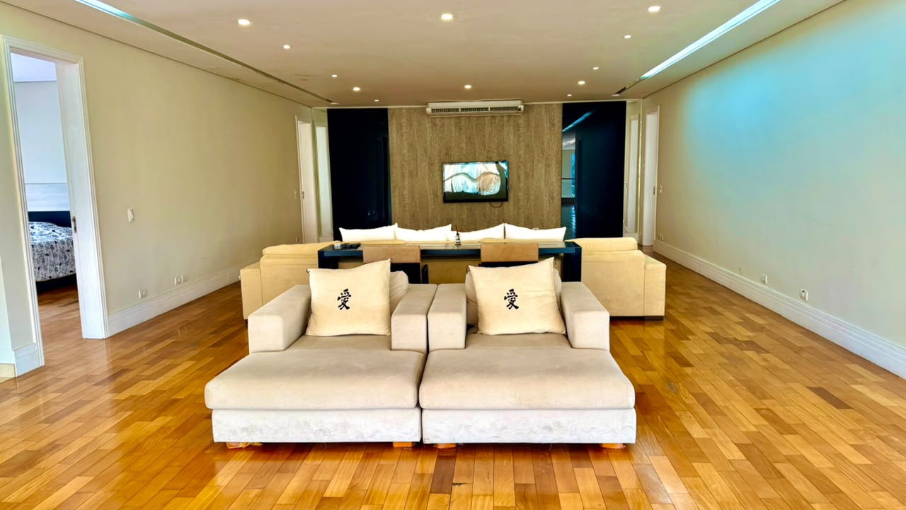 Casa de Luxo à Venda no Tamboré 1 com 5 Suítes, Pista de Boliche e 2.198 m² de Terreno