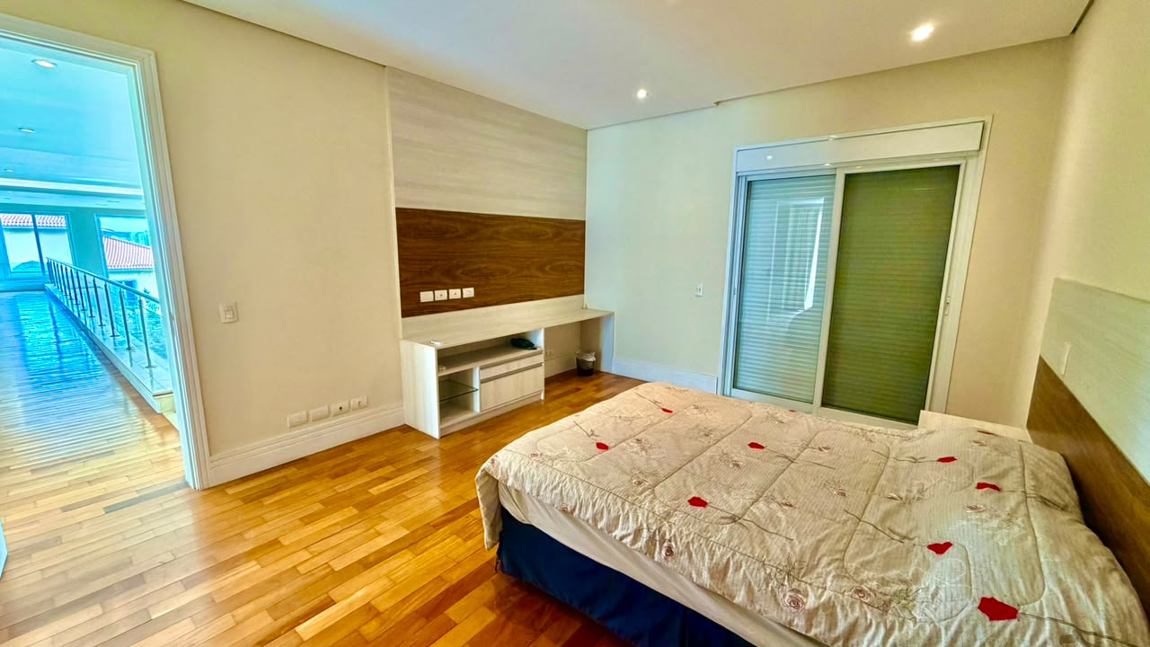 Casa de Luxo à Venda no Tamboré 1 com 5 Suítes, Pista de Boliche e 2.198 m² de Terreno