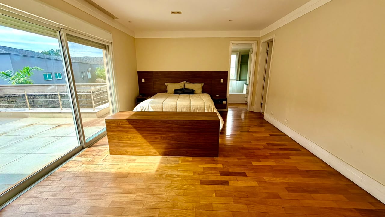 Casa de Luxo à Venda no Tamboré 1 com 5 Suítes, Pista de Boliche e 2.198 m² de Terreno