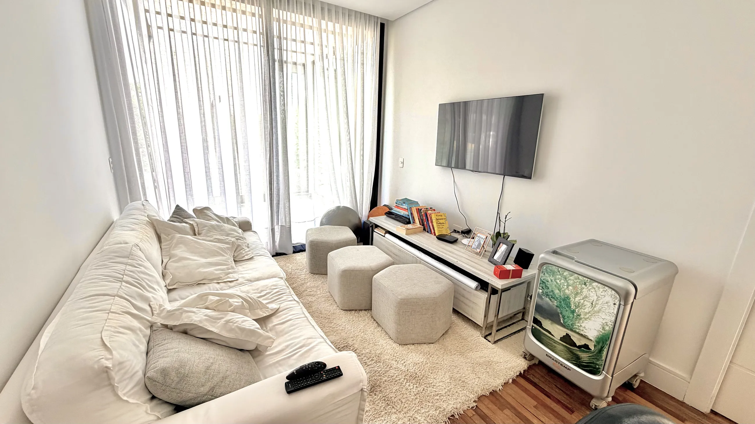 Casa com 4 suítes e vista permanente para a mata à venda no Tamboré 10