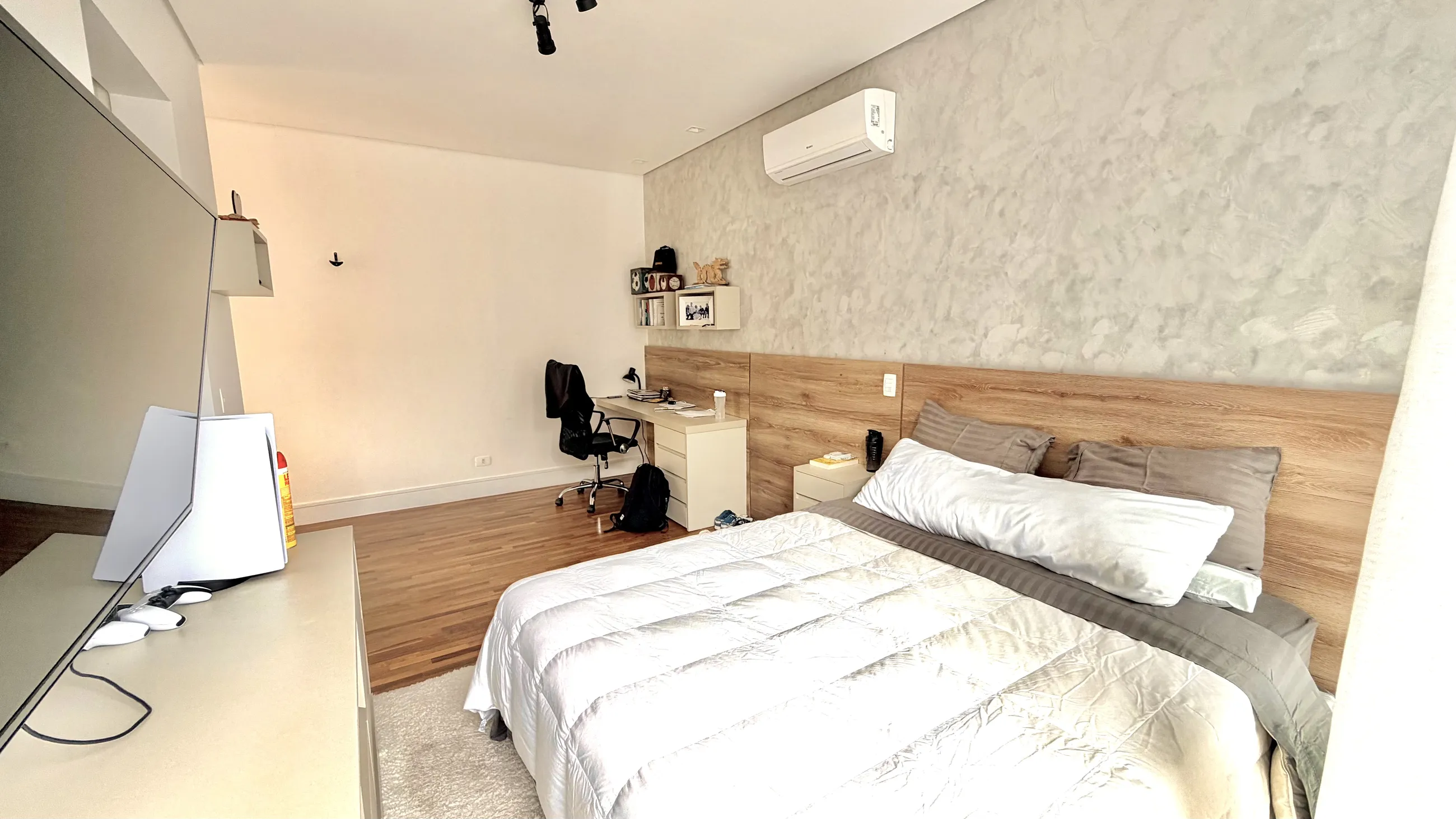 Casa com 4 suítes e vista permanente para a mata à venda no Tamboré 10