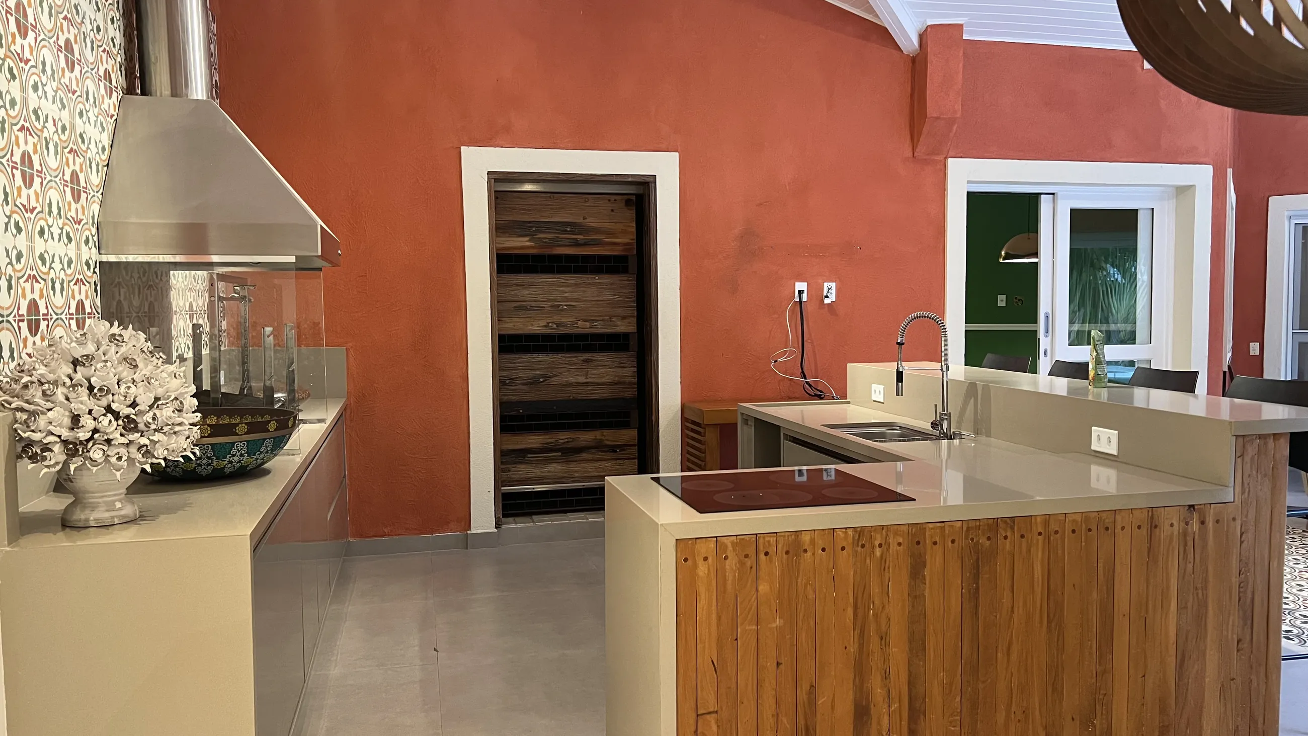 Casa toscana com 4 Suítes, 2 Master, Piscina e Adega em Alphaville