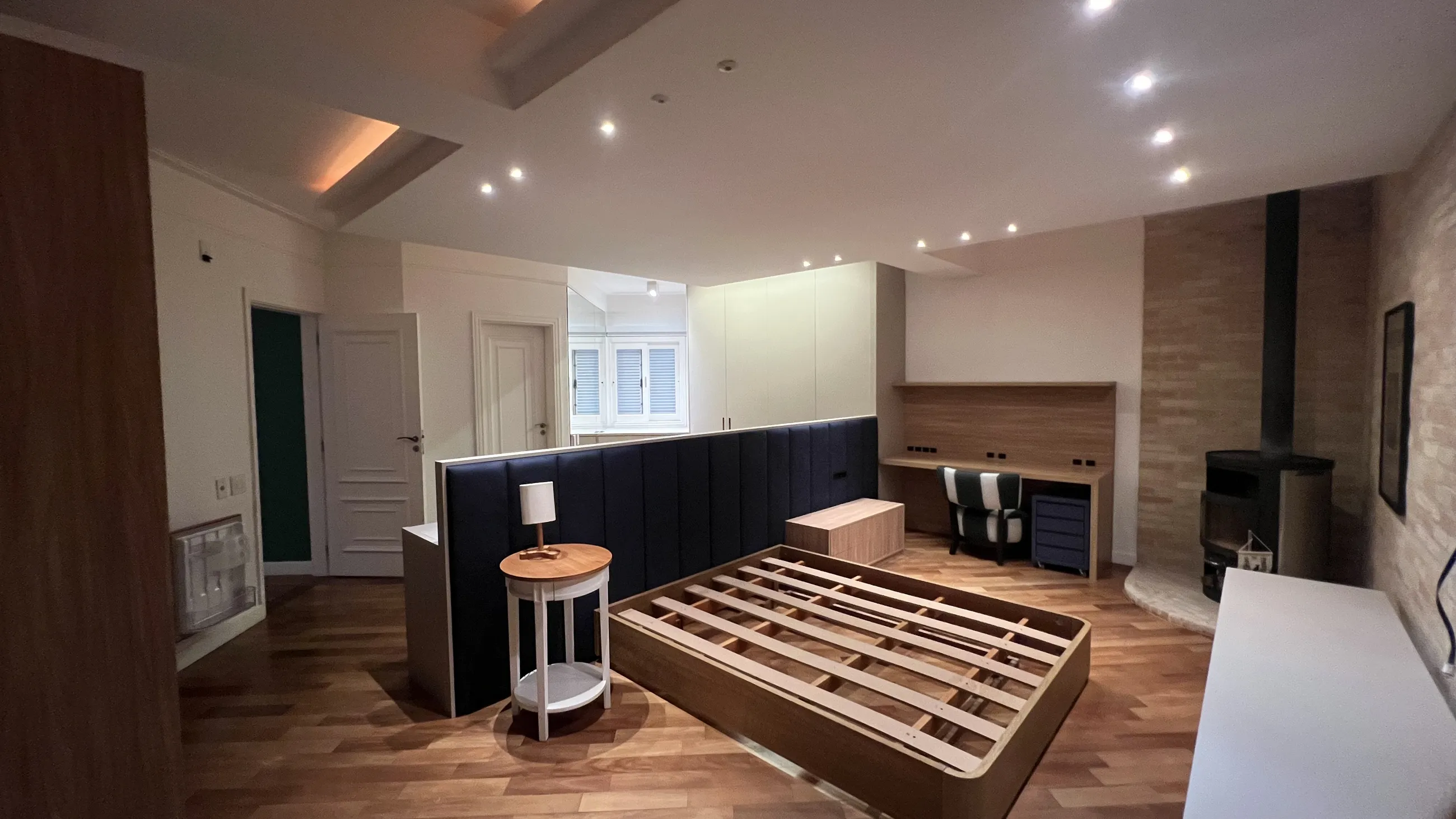 Casa toscana com 4 Suítes, 2 Master, Piscina e Adega em Alphaville