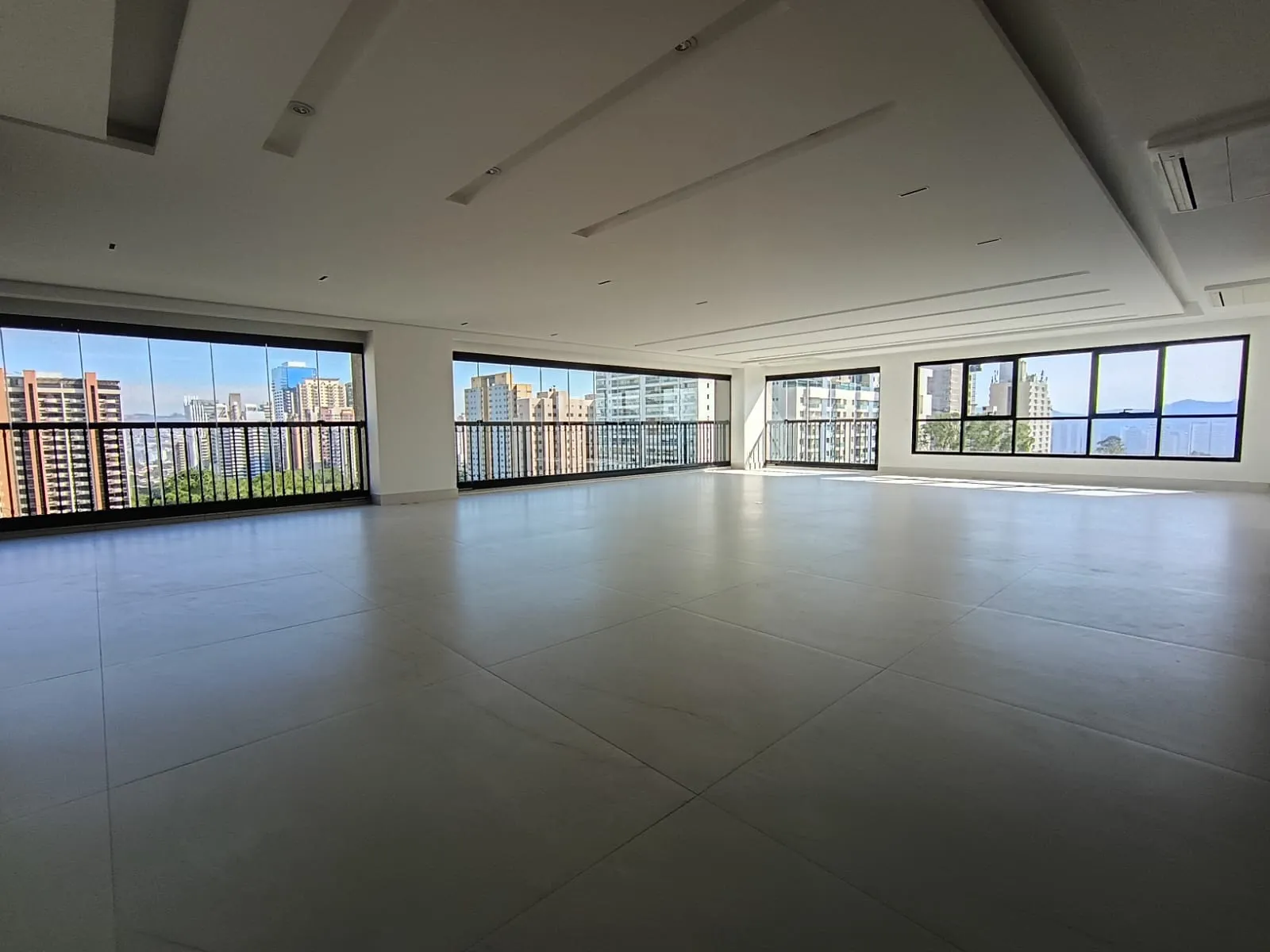 Apartamento de Alto Padrão com 4 Suítes no Edifício Oiapoque