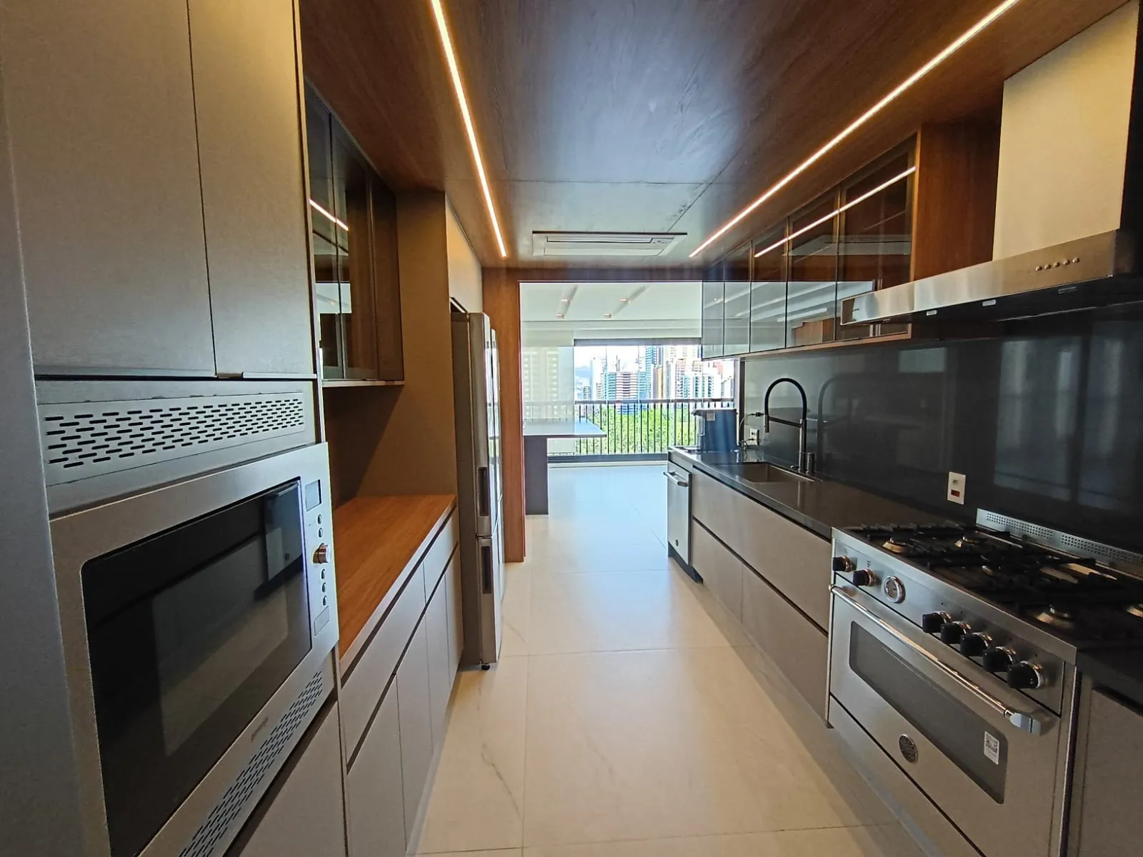 Apartamento de Alto Padrão com 4 Suítes no Edifício Oiapoque
