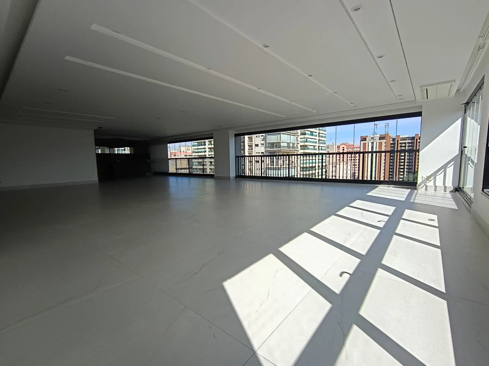 Apartamento de Alto Padrão com 4 Suítes no Edifício Oiapoque